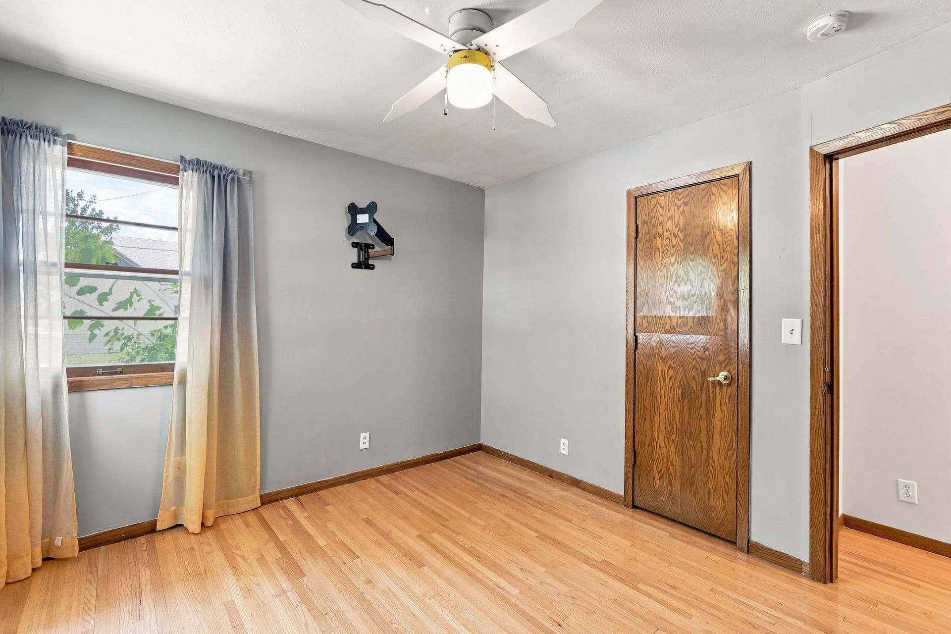 5355 Northport Drive, Brooklyn Center, MN 55429 5355 Northport Drive, Brooklyn Center, MN 55429