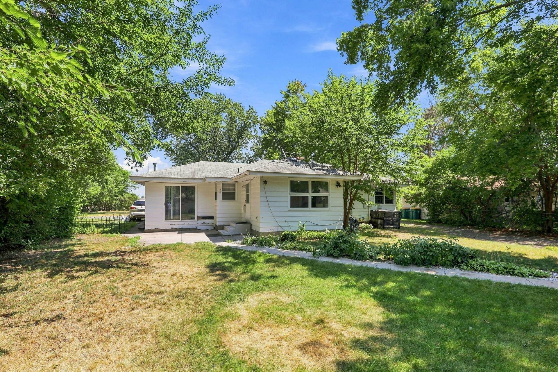 5355 Northport Drive, Brooklyn Center, MN 55429 5355 Northport Drive, Brooklyn Center, MN 55429