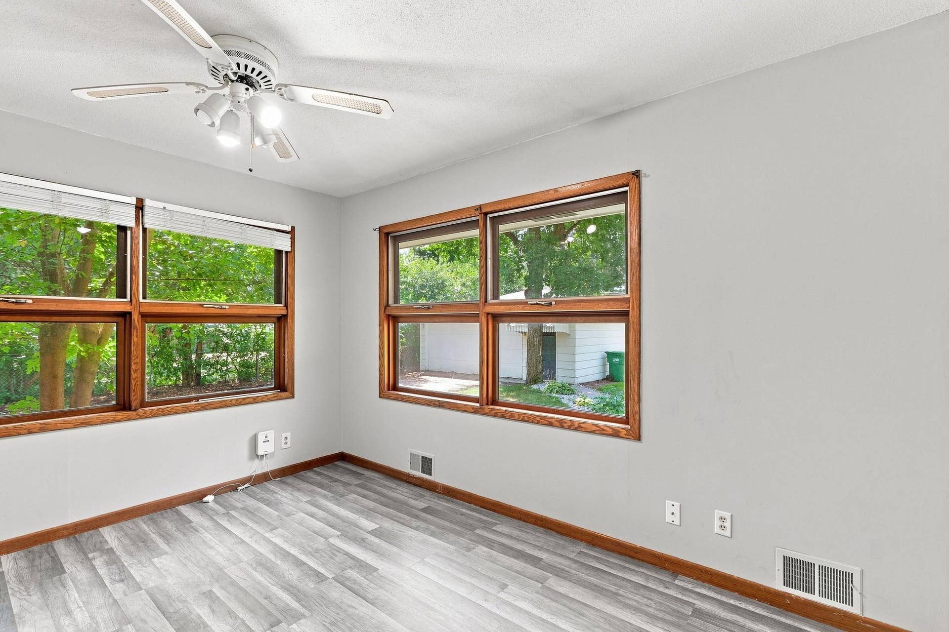 5355 Northport Drive, Brooklyn Center, MN 55429 5355 Northport Drive, Brooklyn Center, MN 55429