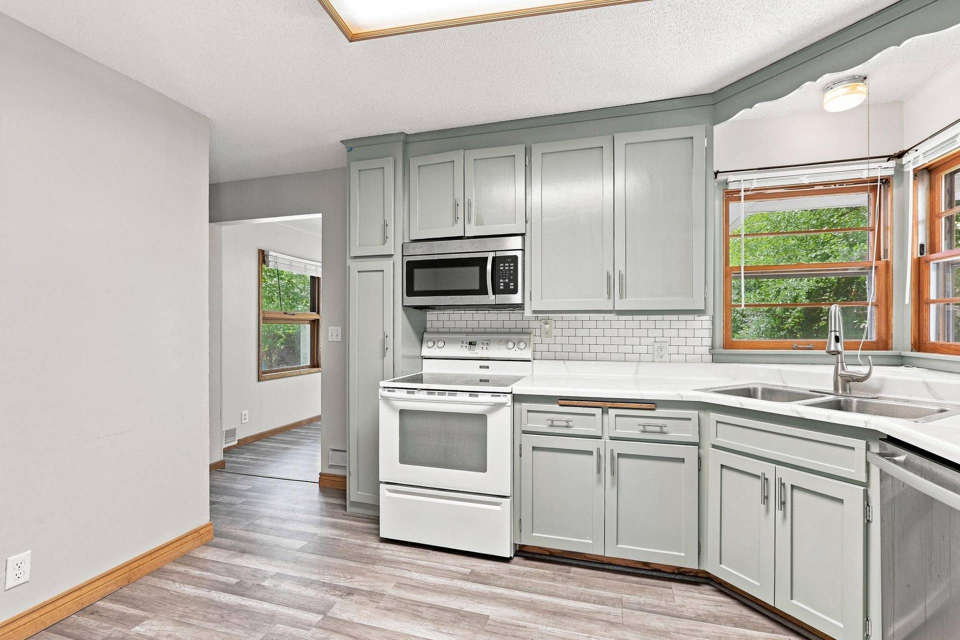 5355 Northport Drive, Brooklyn Center, MN 55429 5355 Northport Drive, Brooklyn Center, MN 55429