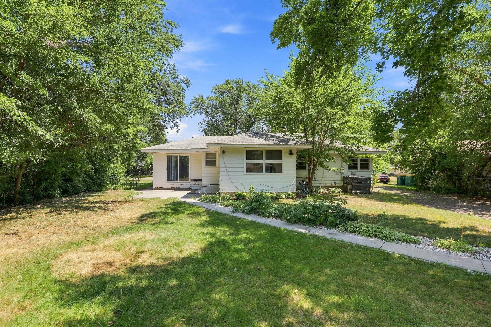 5355 Northport Drive, Brooklyn Center, MN 55429 5355 Northport Drive, Brooklyn Center, MN 55429