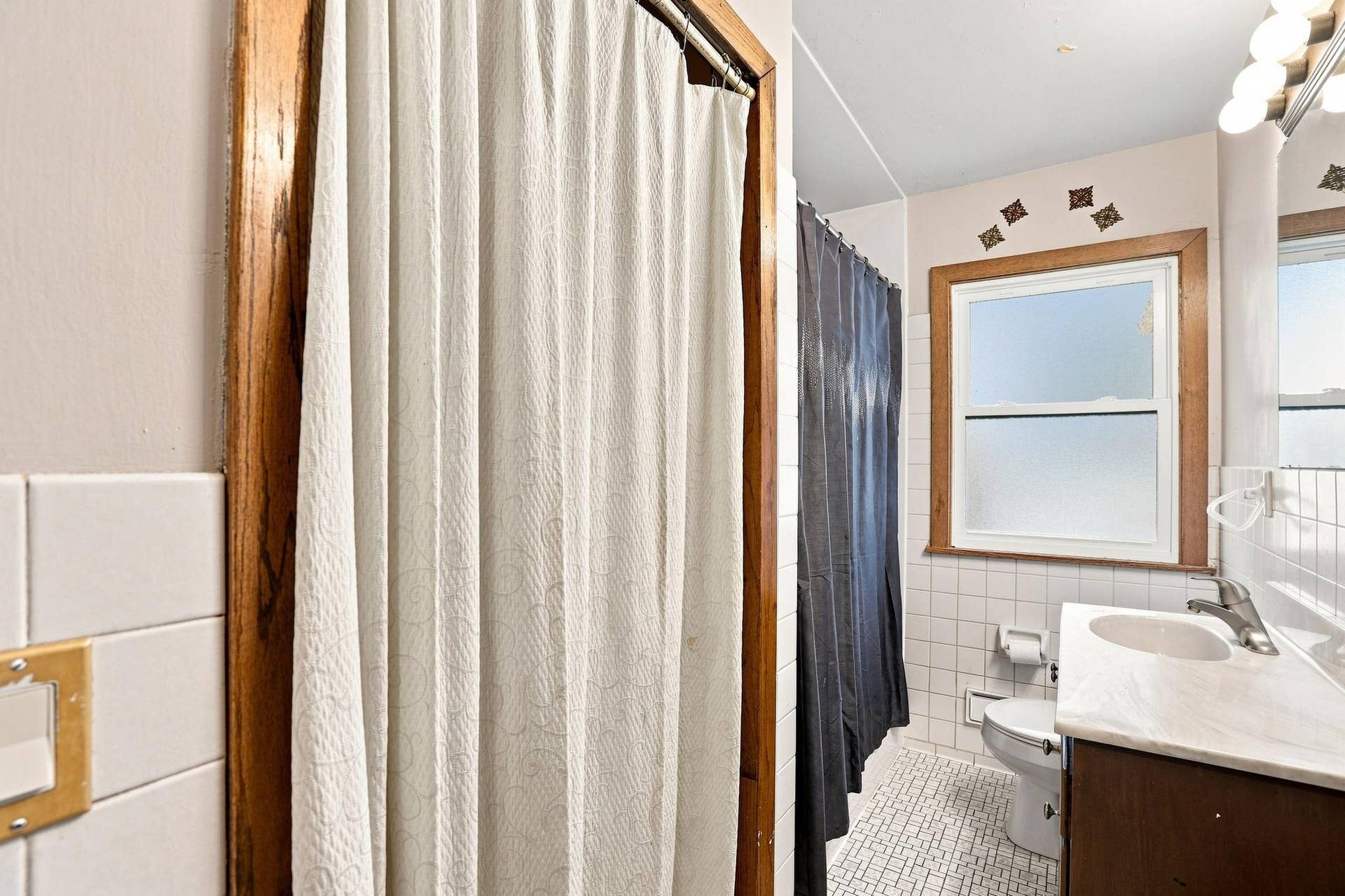 5355 Northport Drive, Brooklyn Center, MN 55429 5355 Northport Drive, Brooklyn Center, MN 55429
