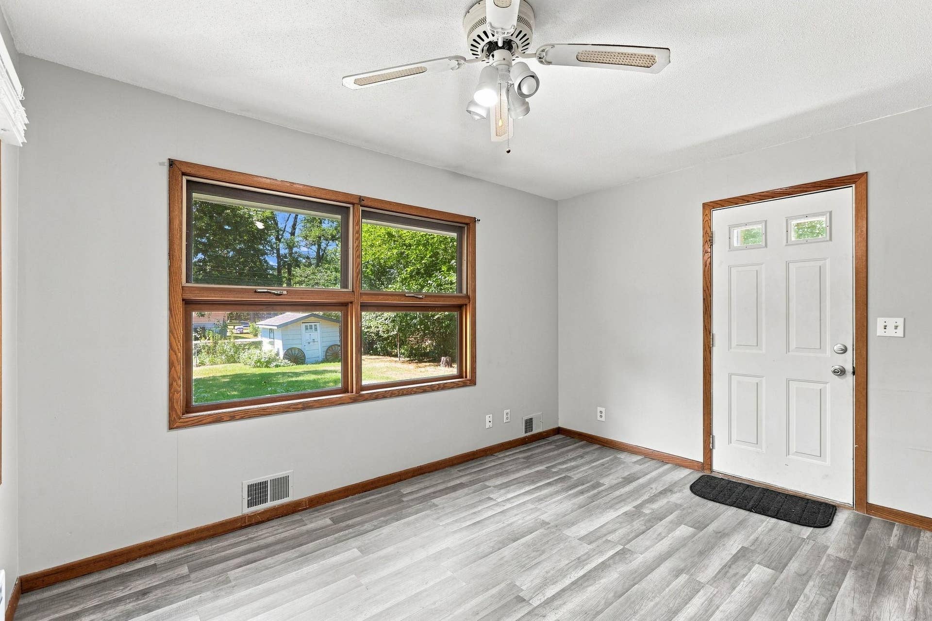 5355 Northport Drive, Brooklyn Center, MN 55429 5355 Northport Drive, Brooklyn Center, MN 55429