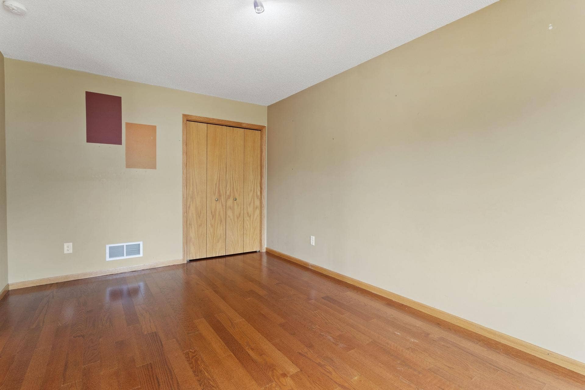 10049 Butternut Court N, Brooklyn Park, MN 55443 18 Main floor bedroom.jpg