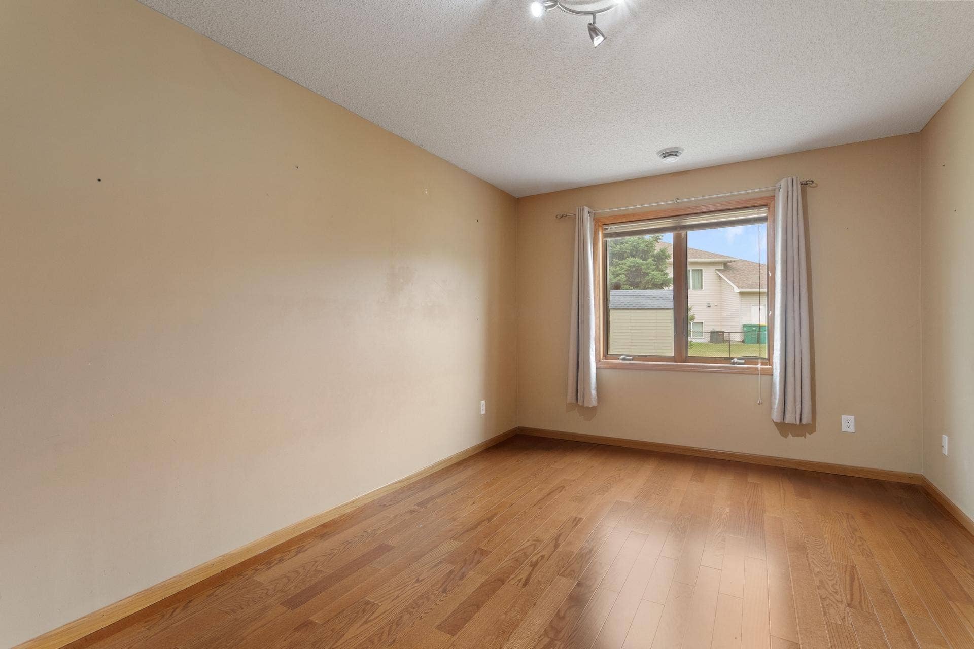 10049 Butternut Court N, Brooklyn Park, MN 55443 06 Main floor bedroom.jpg