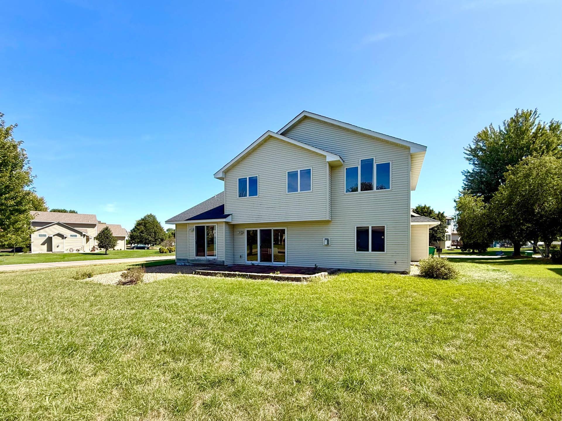 10049 Butternut Court N, Brooklyn Park, MN 55443 Large back yard with patio