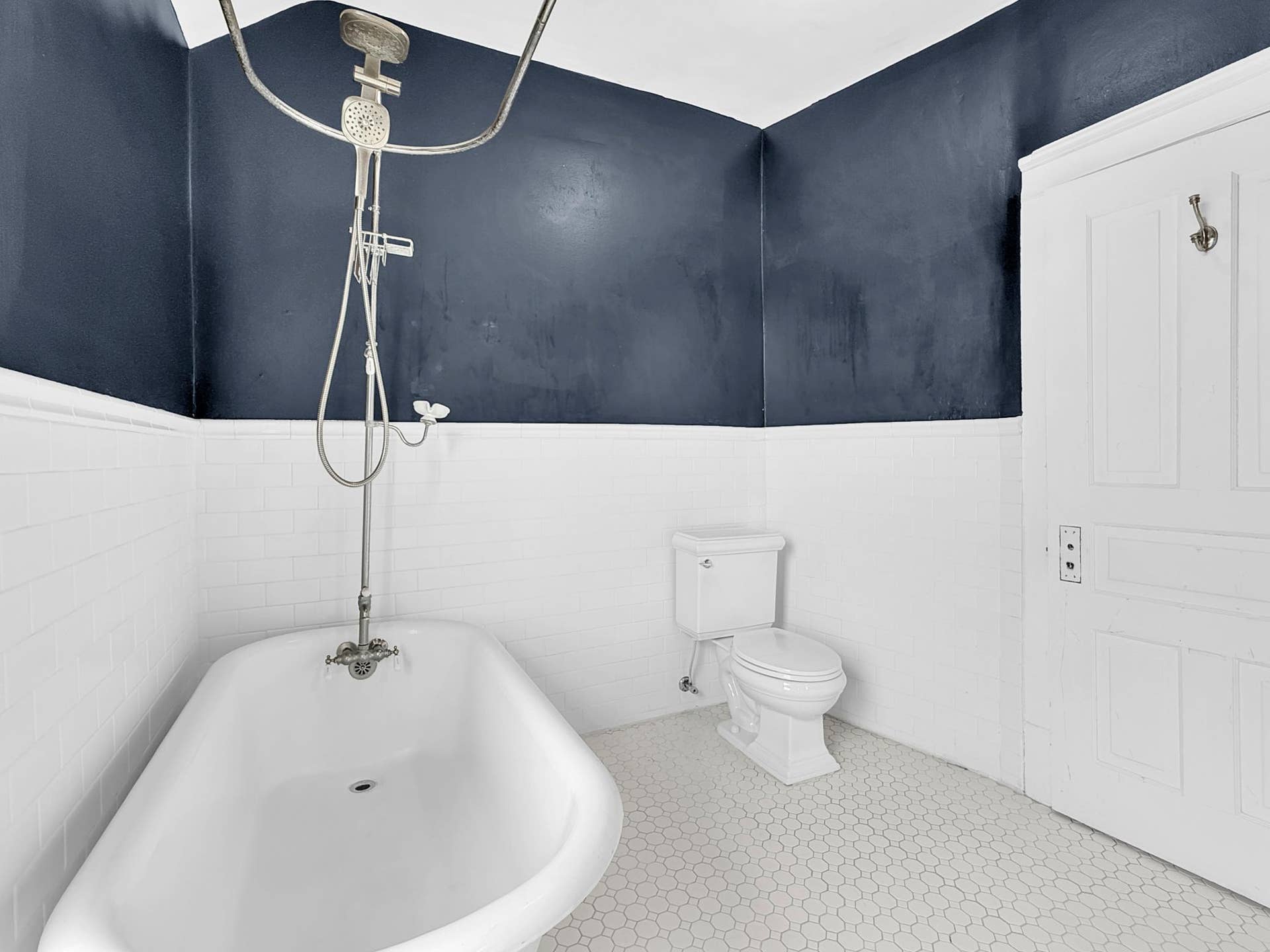 1301 Beltrami Avenue NW, Bemidji, MN 56601 upper level Bathroom