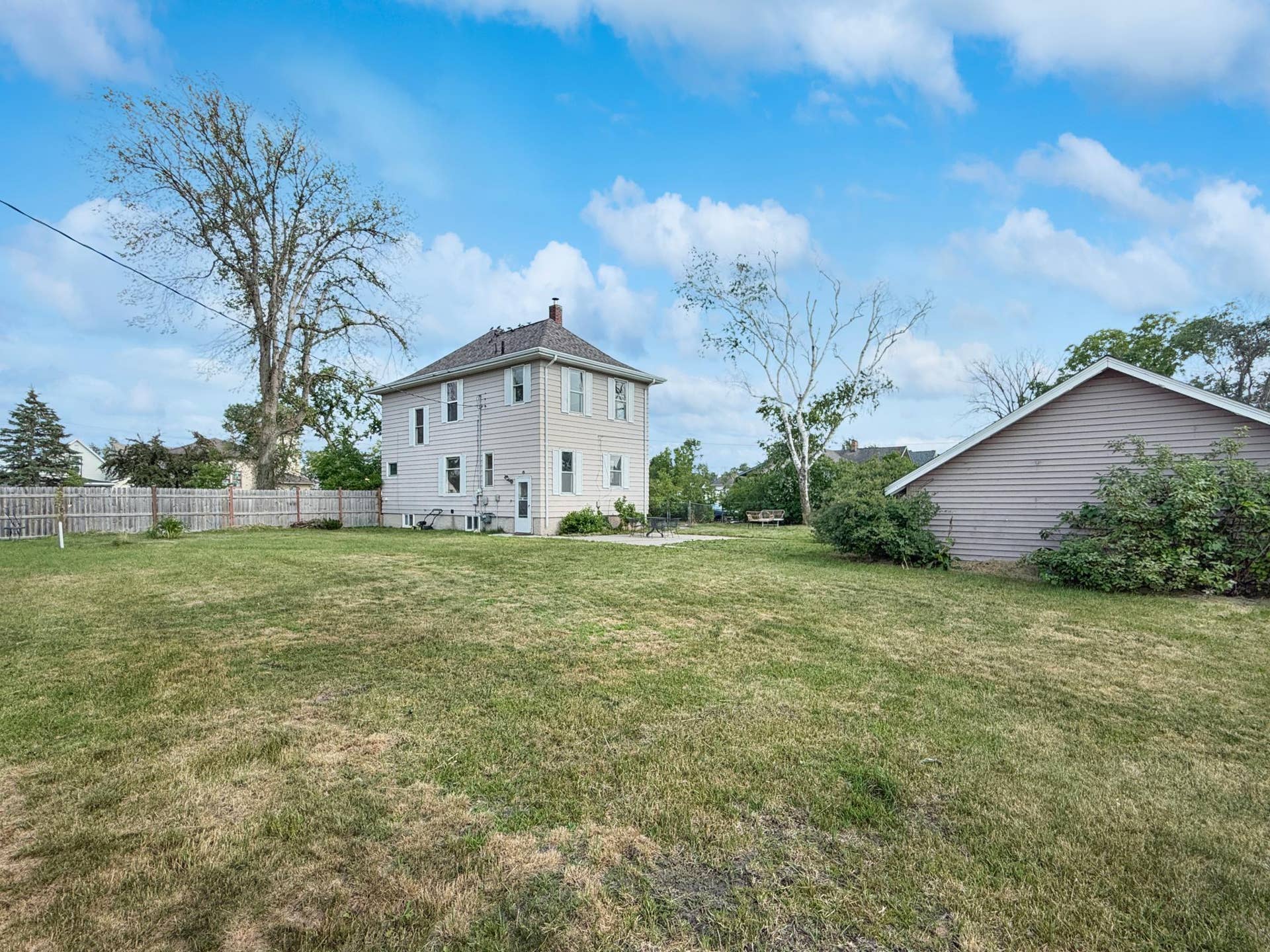 1301 Beltrami Avenue NW, Bemidji, MN 56601 Large Yard