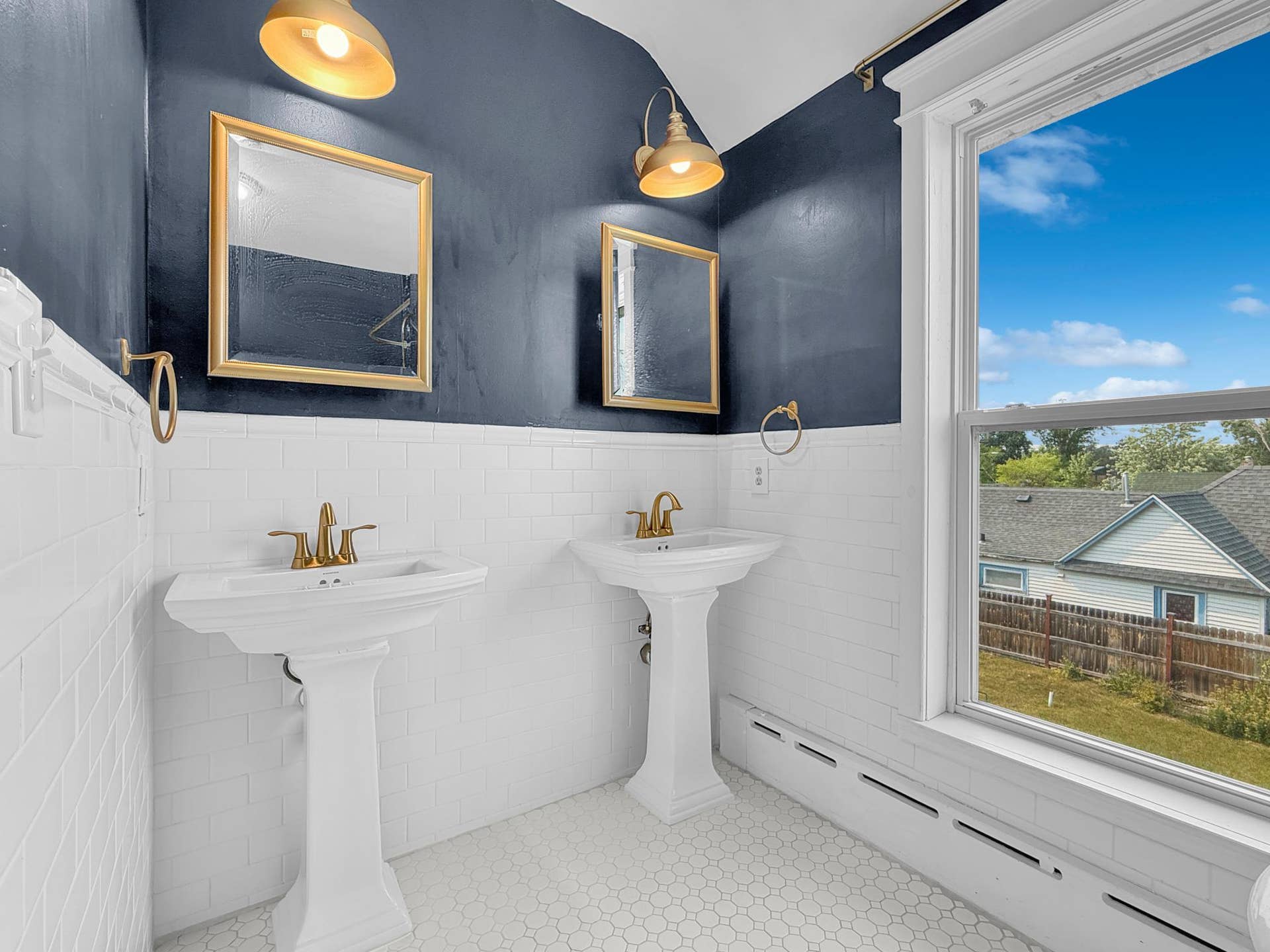 1301 Beltrami Avenue NW, Bemidji, MN 56601 Upper Level Bathroom
