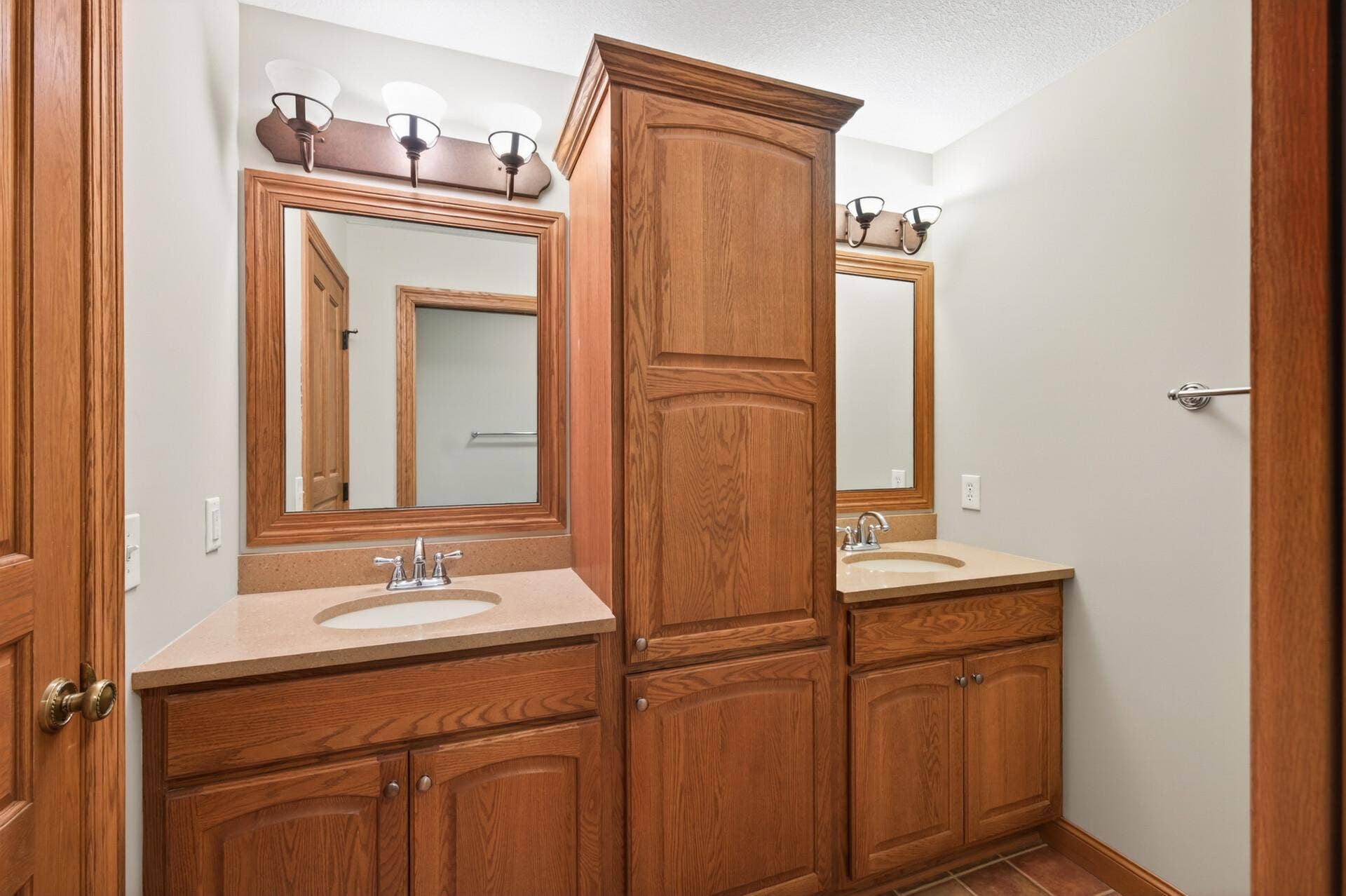 Upper Level Full Bath