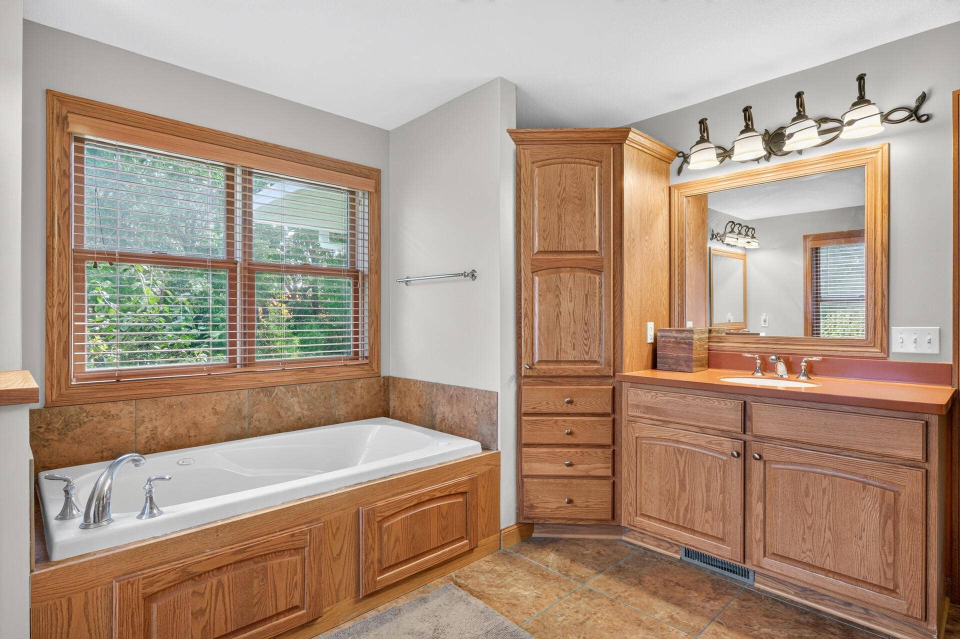 89_11224_Halstead39 (1)_mls.jpg