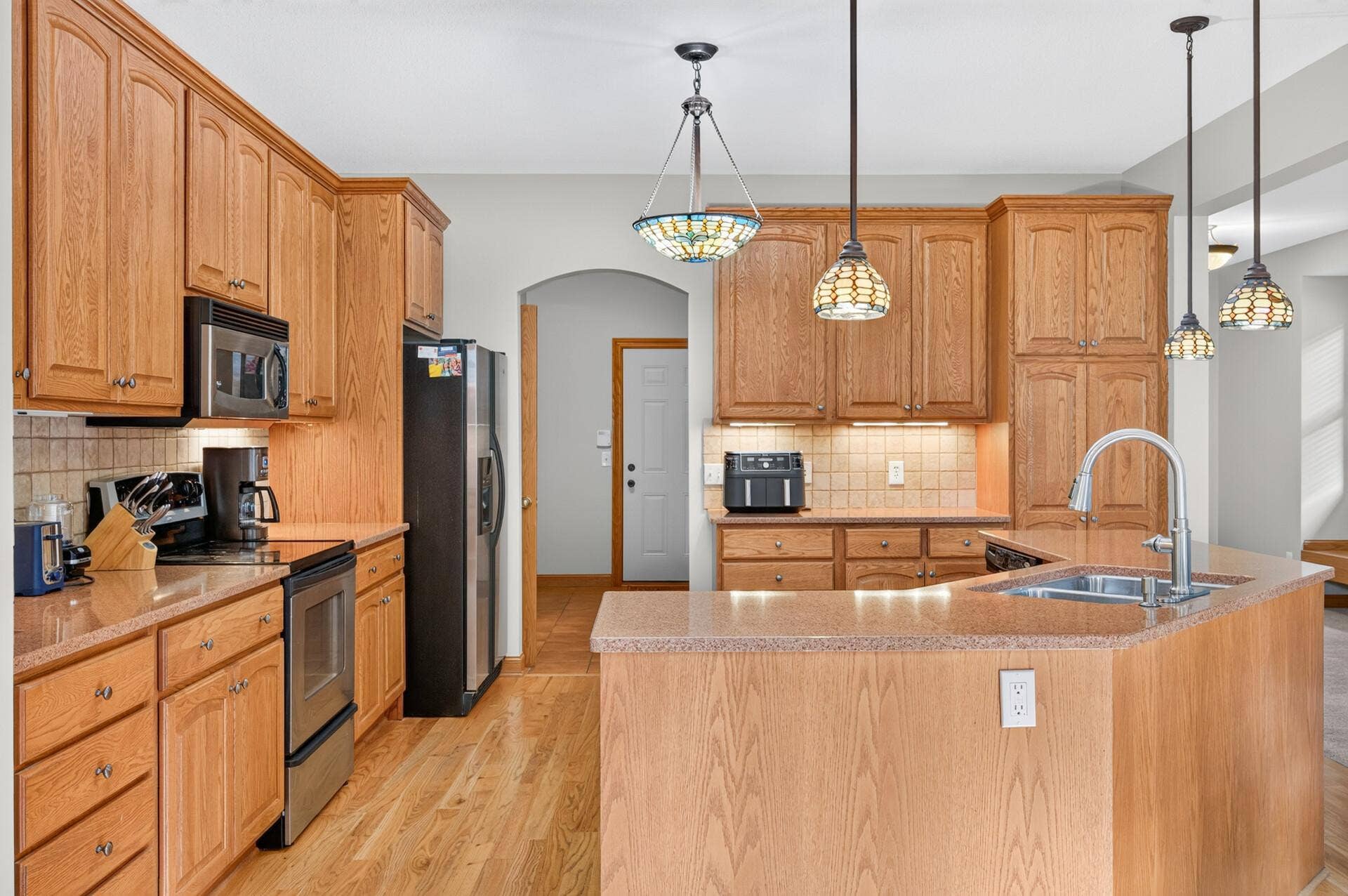 60_11224_Halstead10 (1)_mls.jpg