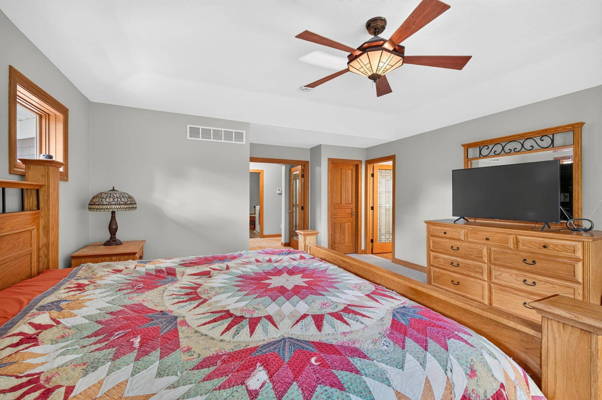 87_11224_Halstead37 (1)_mls.jpg
