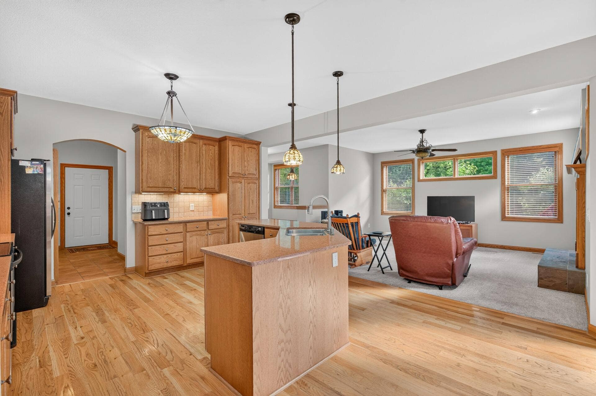 61_11224_Halstead11 (1)_mls.jpg