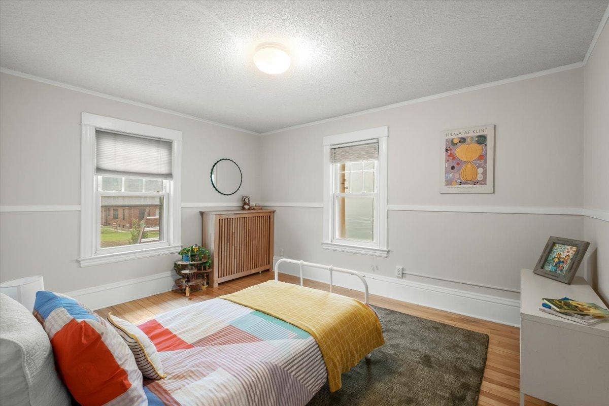 Alternate view of Bedroom 3