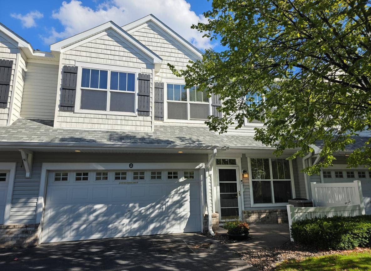1611 Woodlynn Avenue, #3, Maplewood, MN 55109 Welcome to 1611 Woodlynn Ave #3! This beautifully updated side-by-side townhome is conveniently located in a quiet location next to many amenities.