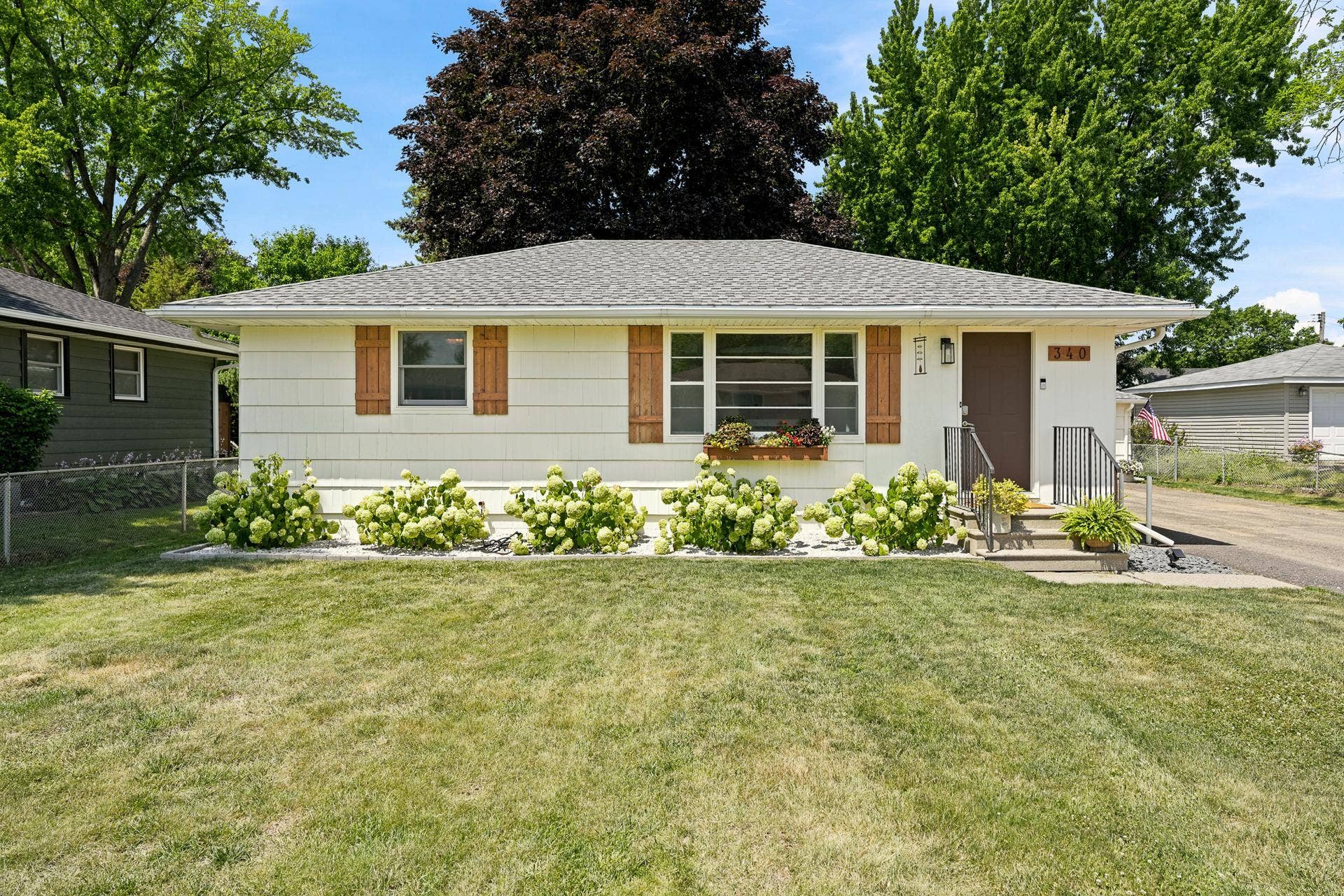 340 Greenway Avenue N, Oakdale, MN 55128 340 Greenway Ave N MLS-5.jpg