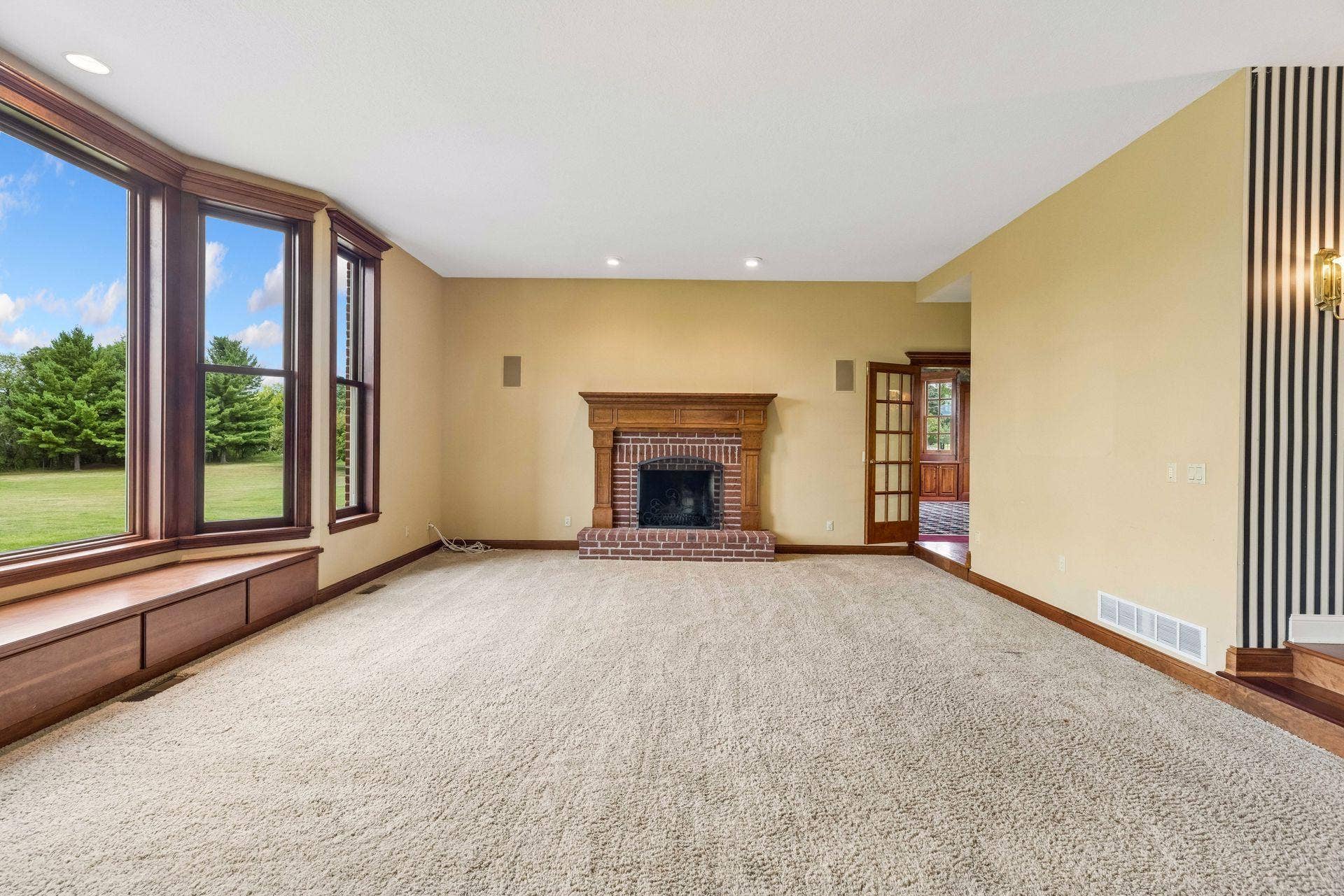 4650 Neal Avenue N, Stillwater, MN 55082