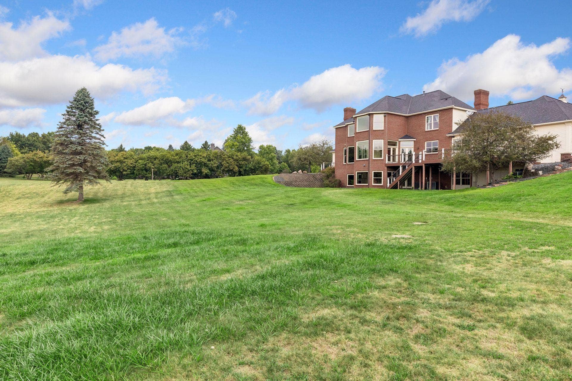 4650 Neal Avenue N, Stillwater, MN 55082