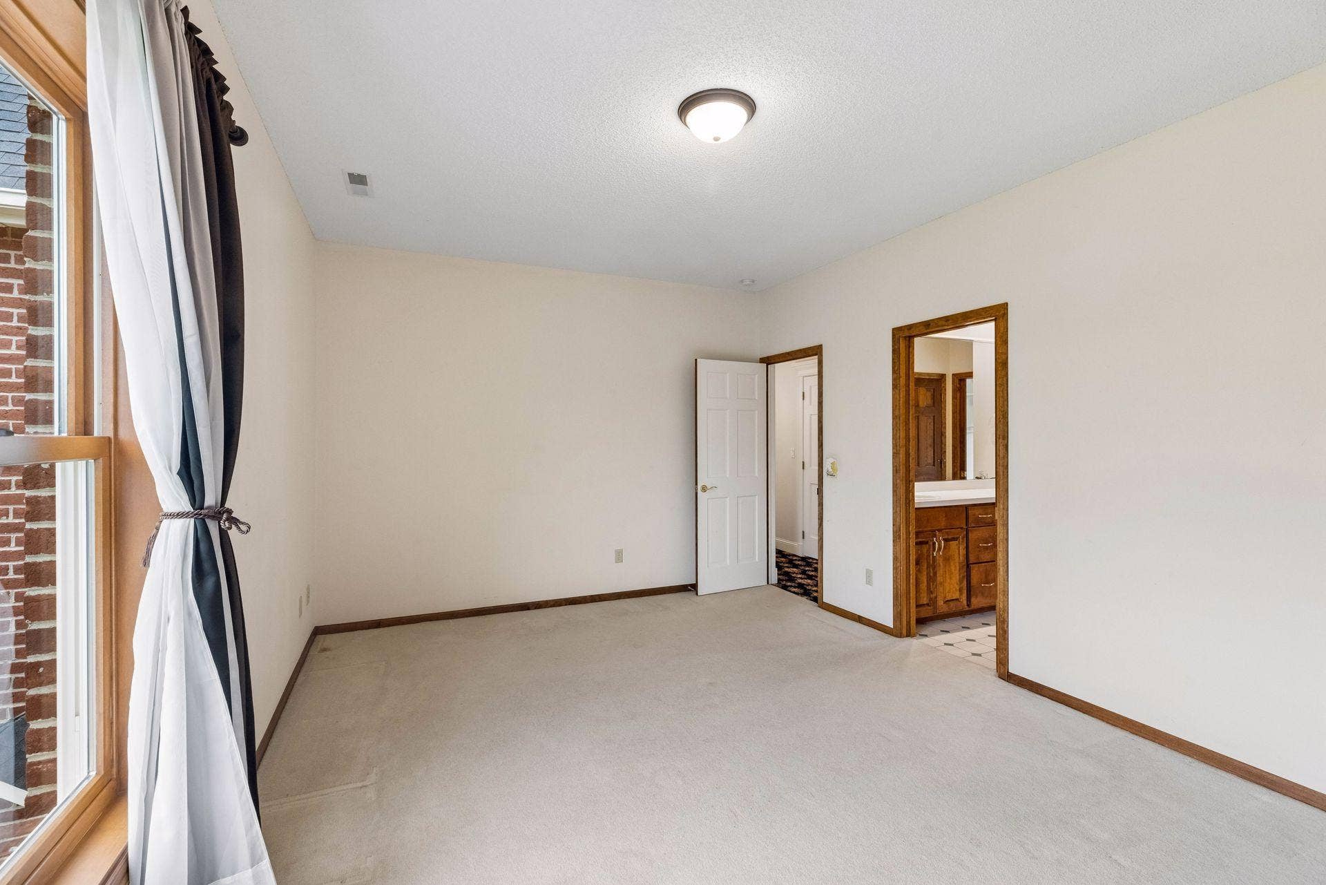 4650 Neal Avenue N, Stillwater, MN 55082
