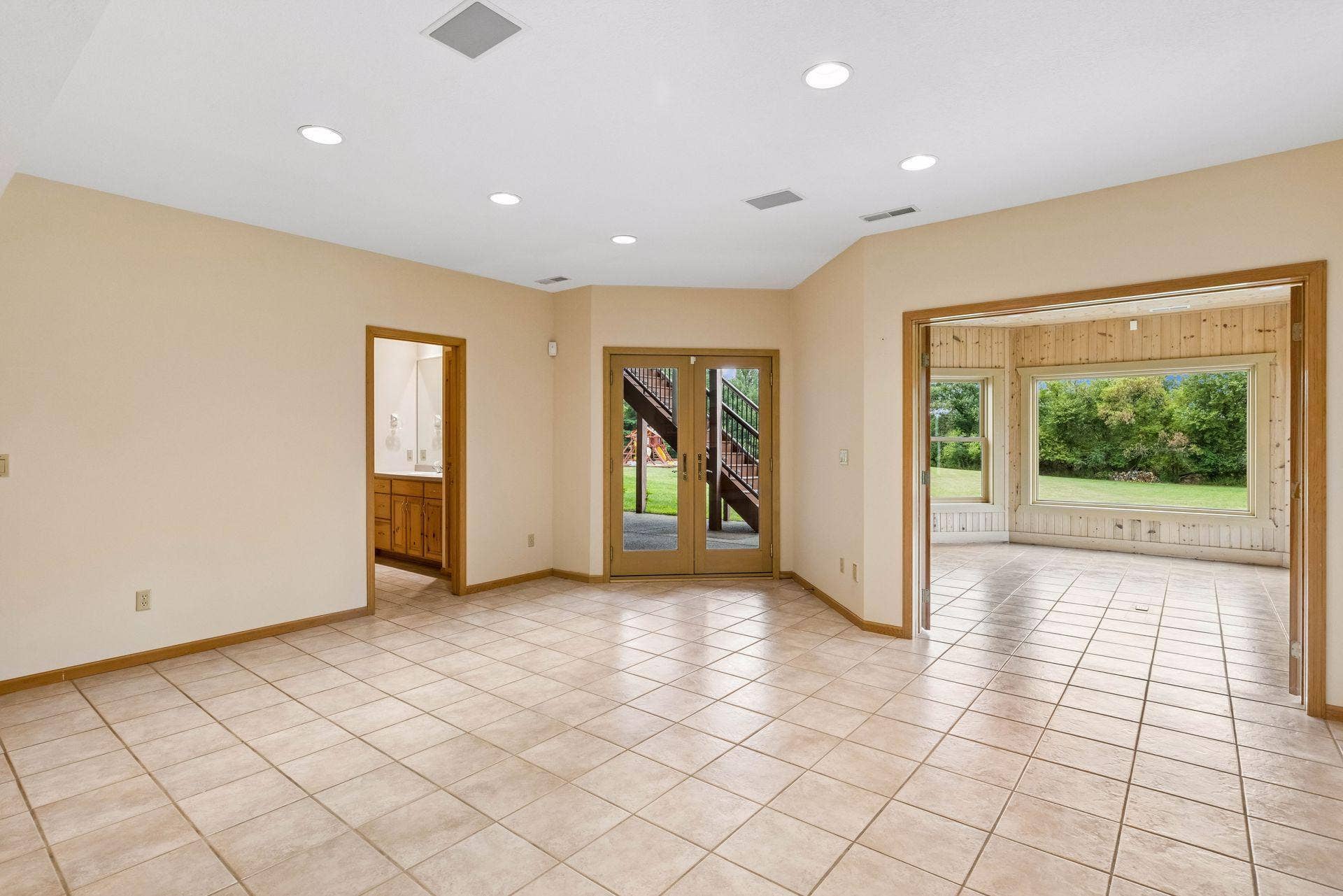 4650 Neal Avenue N, Stillwater, MN 55082