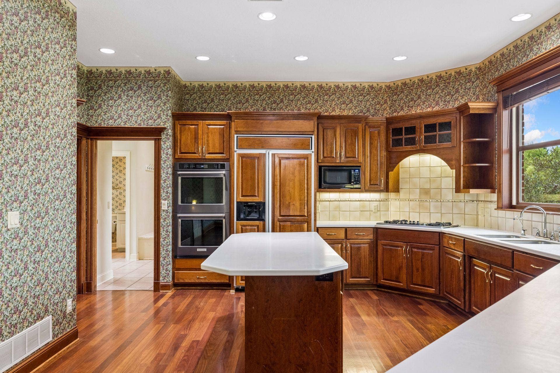 4650 Neal Avenue N, Stillwater, MN 55082