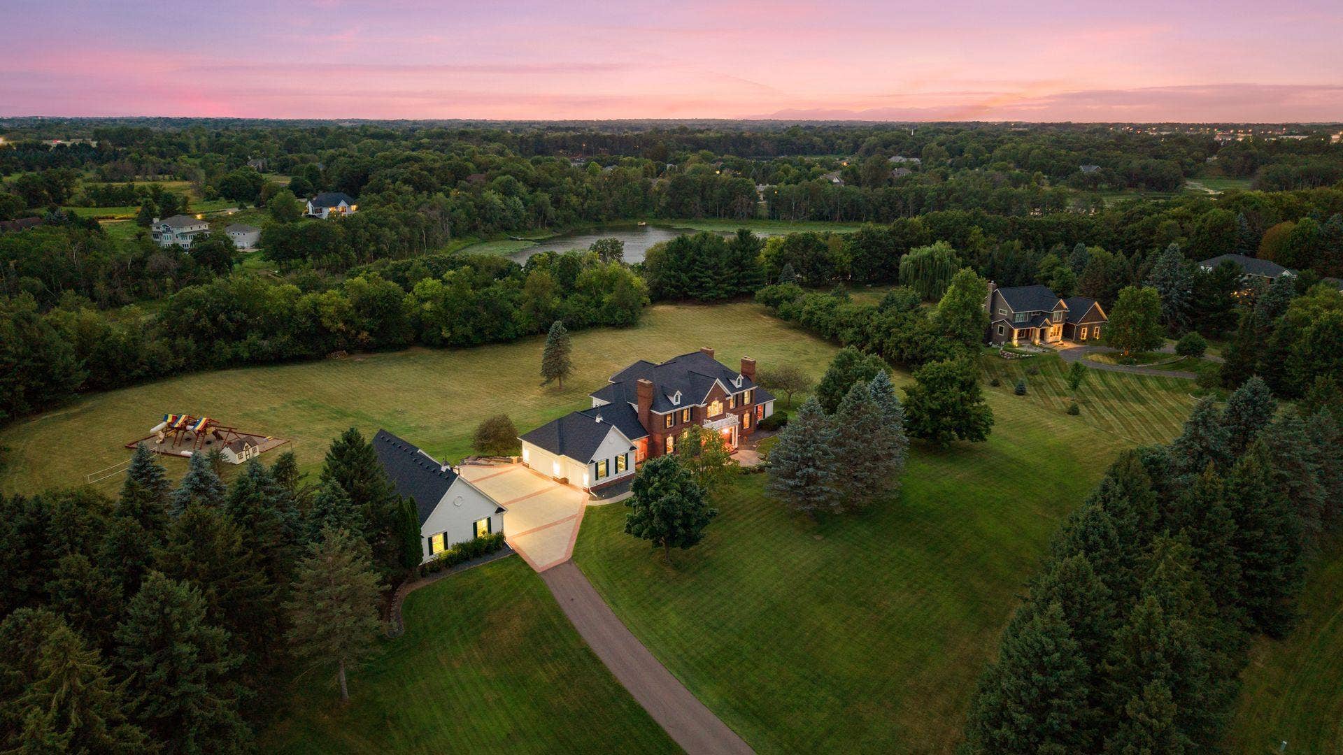 4650 Neal Avenue N, Stillwater, MN 55082