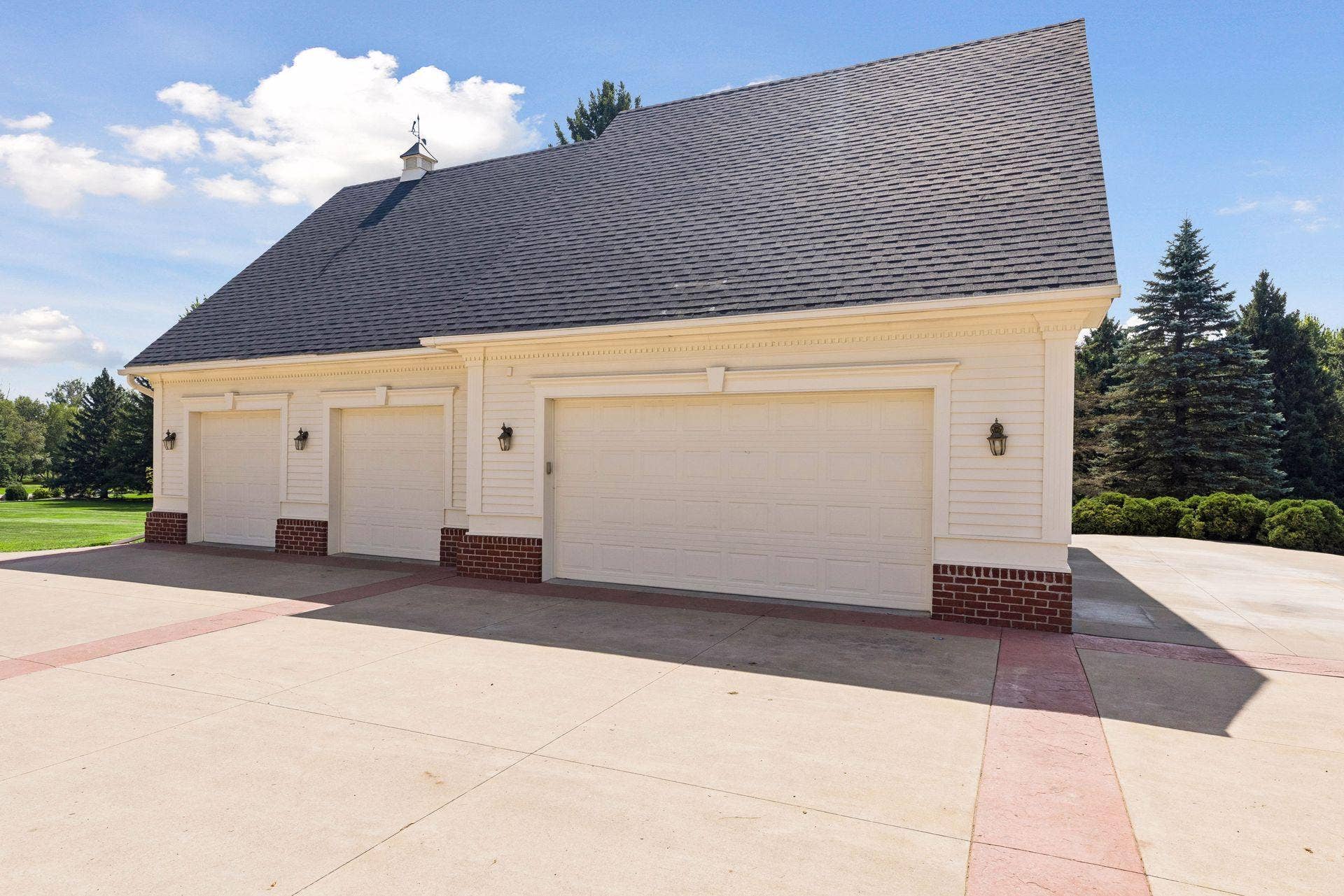 4650 Neal Avenue N, Stillwater, MN 55082