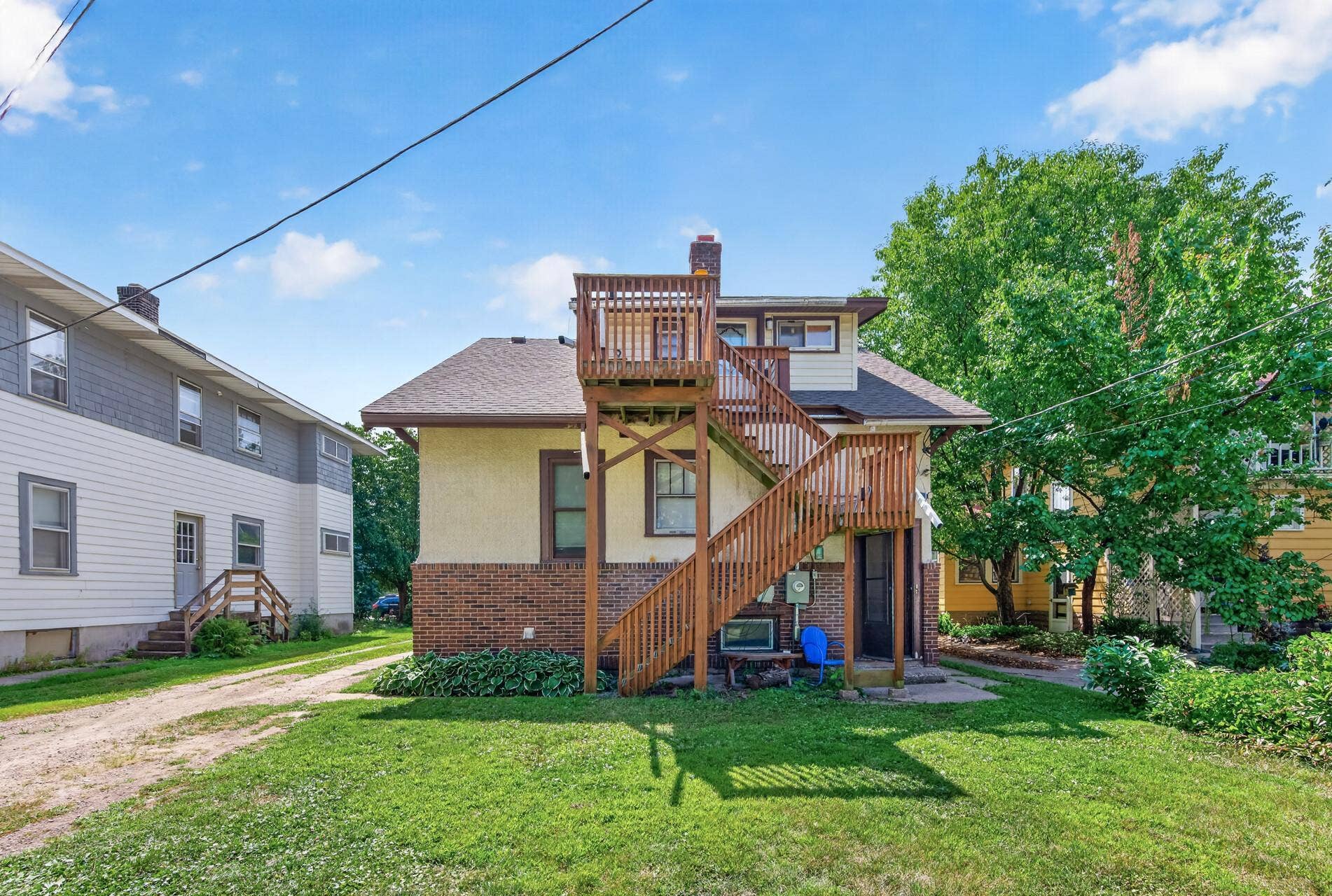 1437 Minnehaha Avenue W, 93, Saint Paul, MN 55104 3 legal units - main, lower, and upper