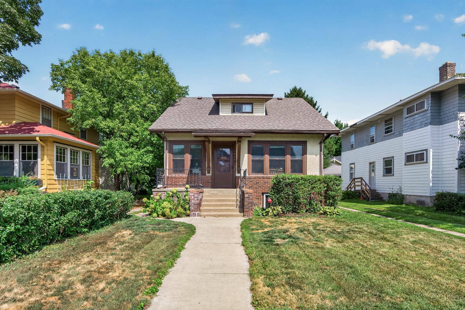1437 Minnehaha Avenue W, 93, Saint Paul, MN 55104 Well maintained Triplex steps from Hamline University