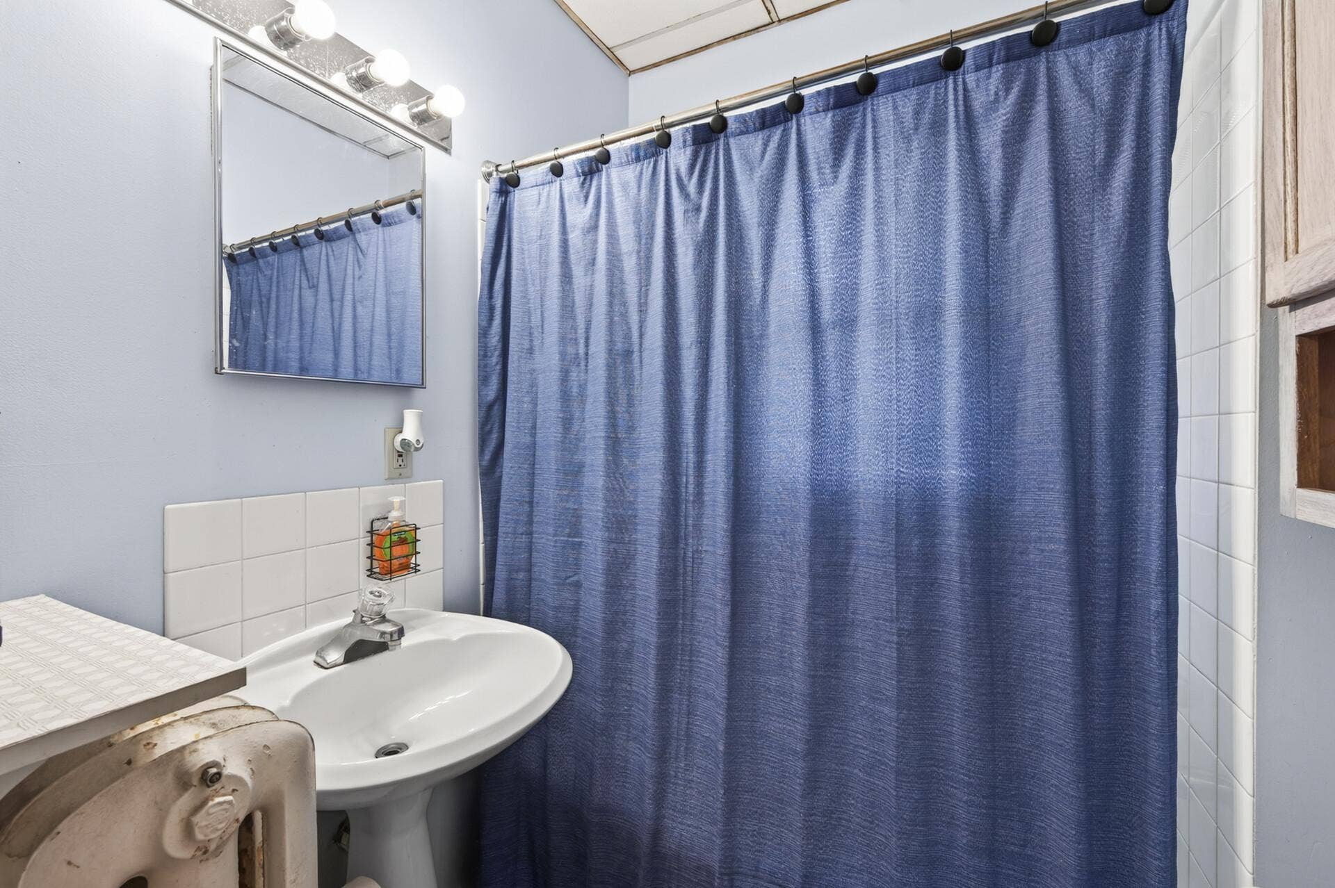 1437 Minnehaha Avenue W, 93, Saint Paul, MN 55104 Main Level Bathroom