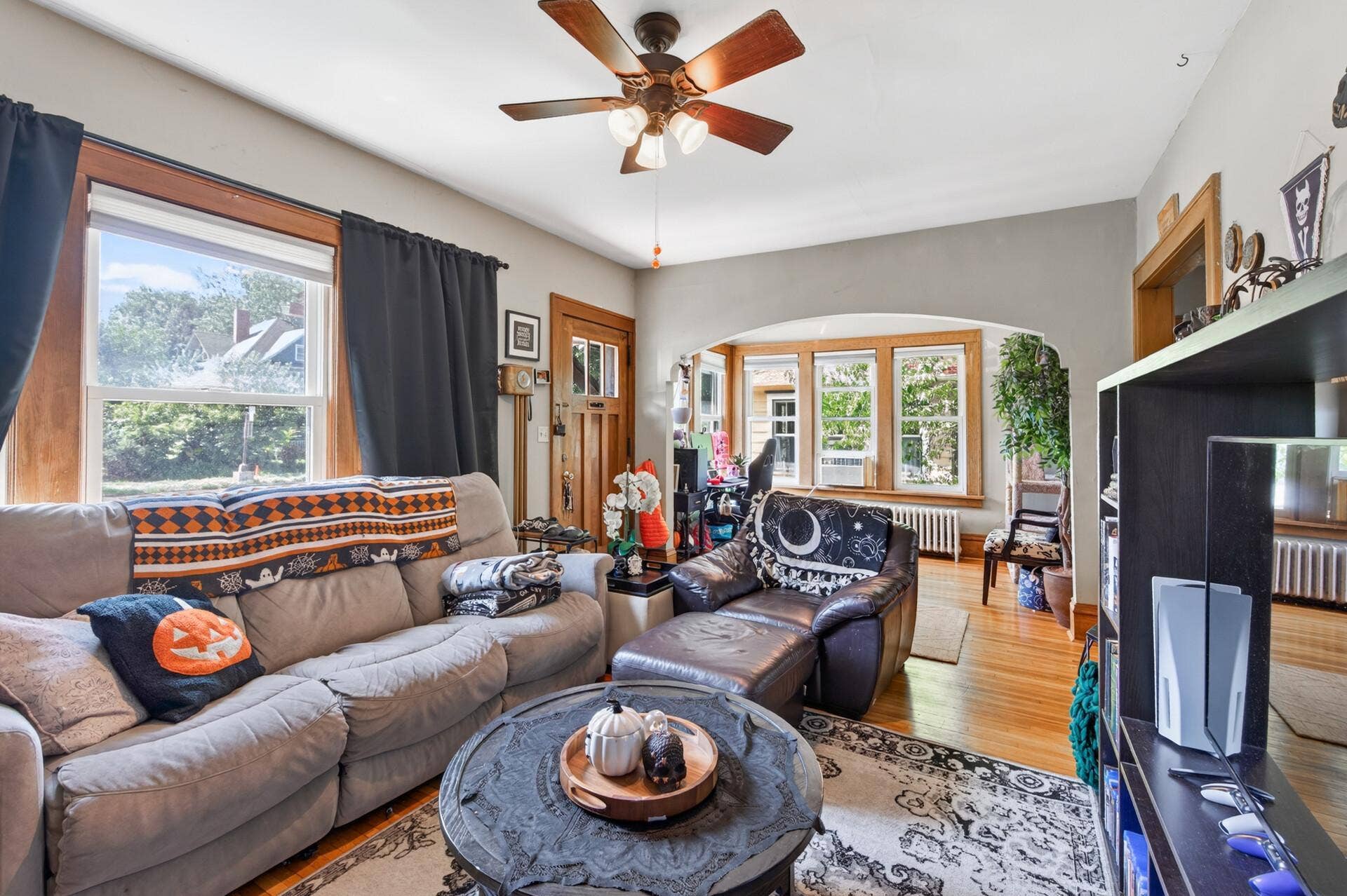 1437 Minnehaha Avenue W, 93, Saint Paul, MN 55104 Main Level Living Room