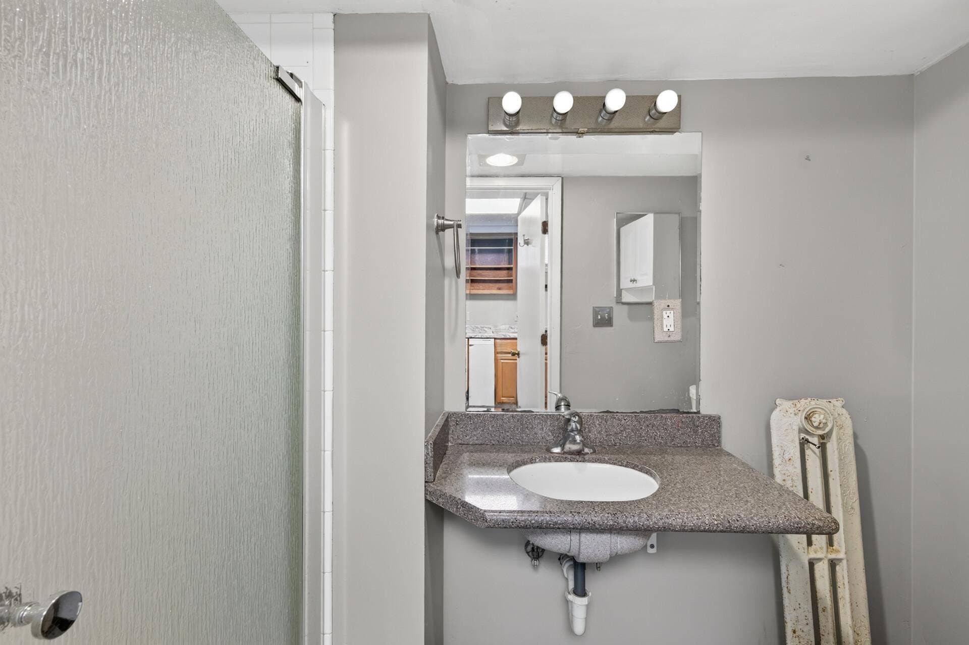 1437 Minnehaha Avenue W, 93, Saint Paul, MN 55104 Lower Level Bathroom