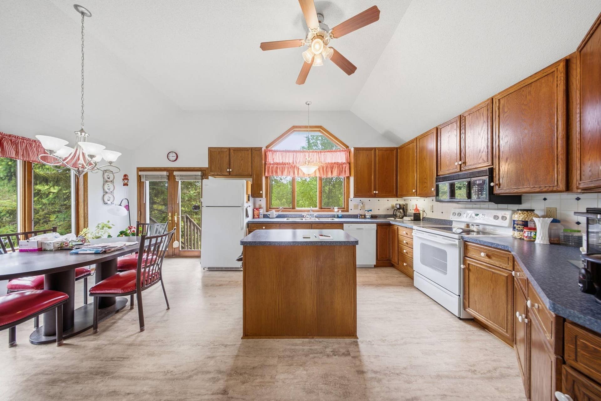 4852 Hillvale Avenue N, Oakdale, MN 55128 8-web-or-mls-DSC02260.jpg