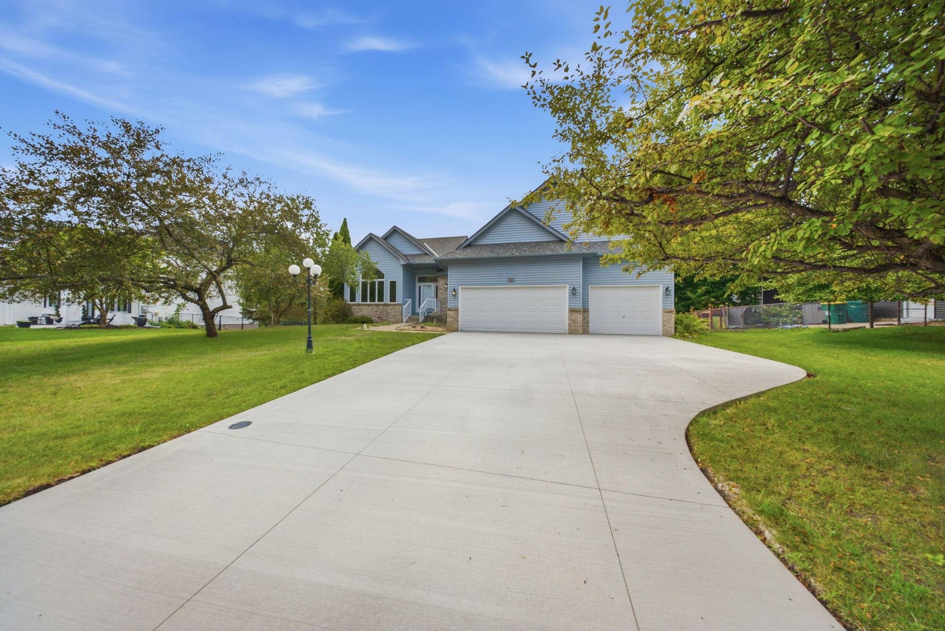 4852 Hillvale Avenue N, Oakdale, MN 55128 32-web-or-mls-DSC02385.jpg