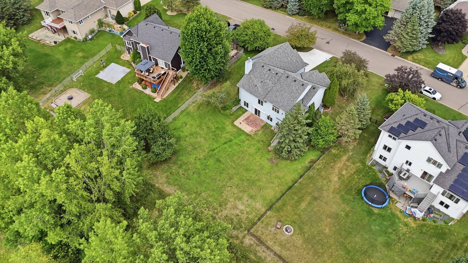 4852 Hillvale Avenue N, Oakdale, MN 55128 38-web-or-mls-DJI_20260722141941_0034_D.jpg