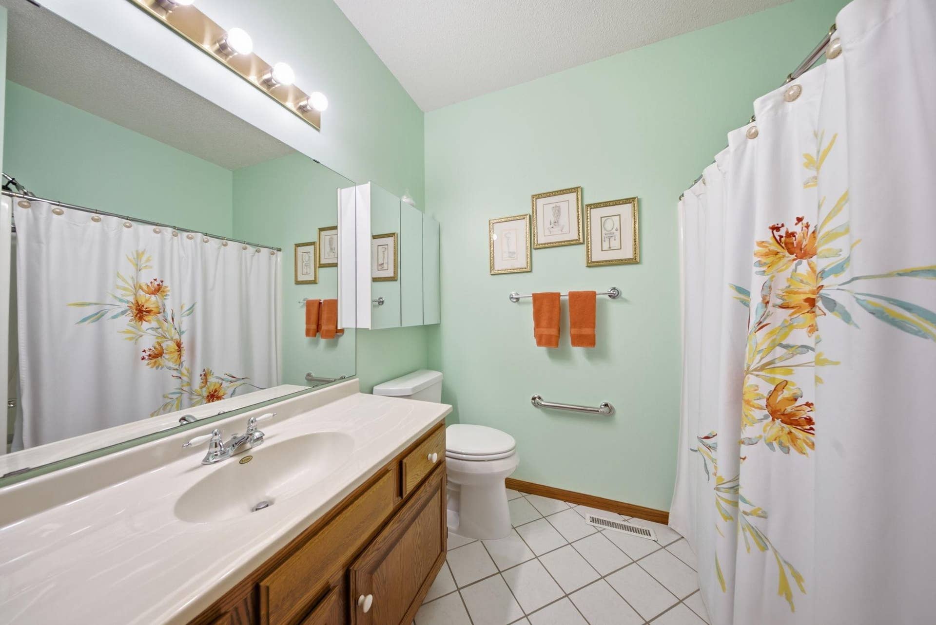 4852 Hillvale Avenue N, Oakdale, MN 55128 13-web-or-mls-DSC02285.jpg