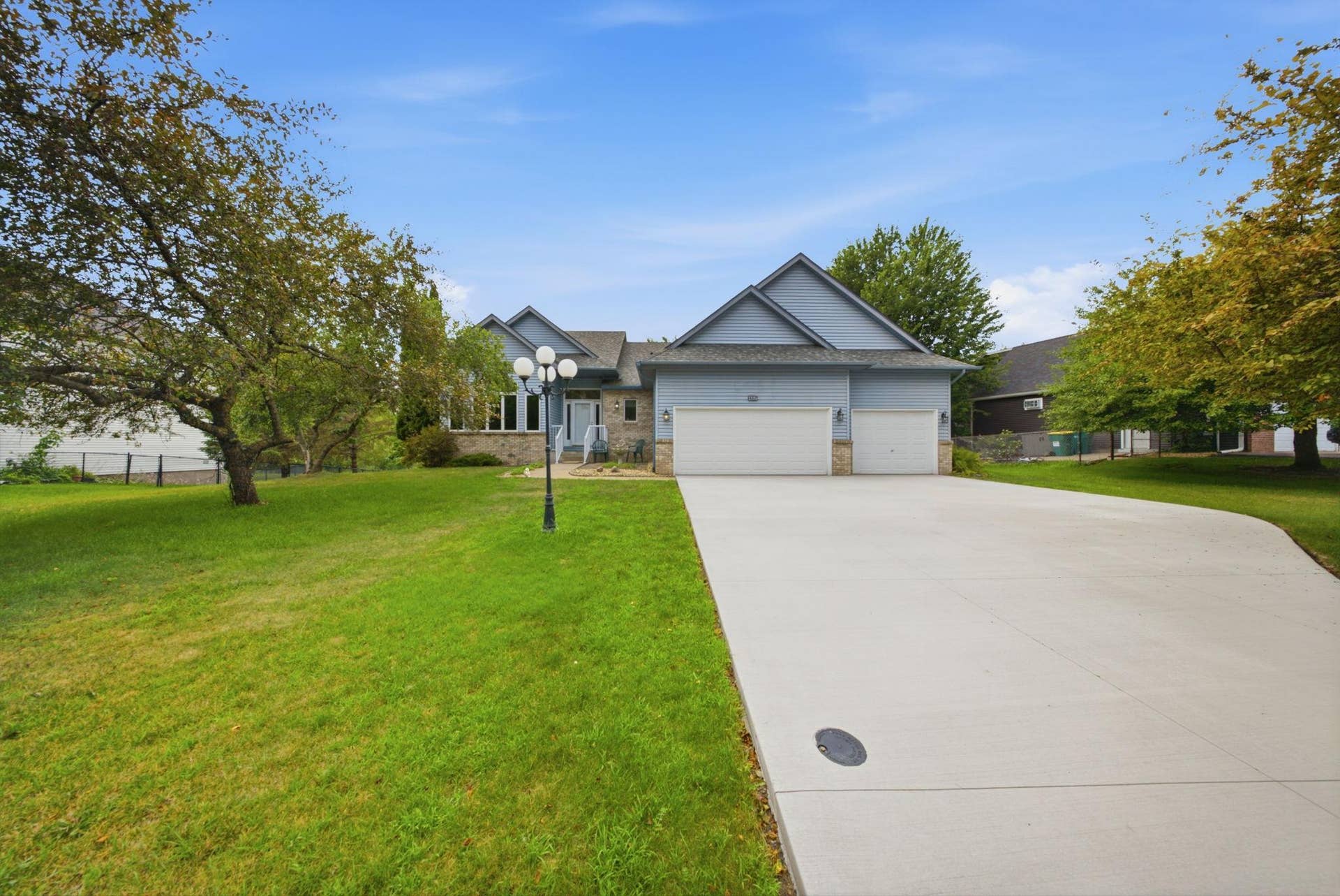 4852 Hillvale Avenue N, Oakdale, MN 55128 30-web-or-mls-DSC02390.jpg