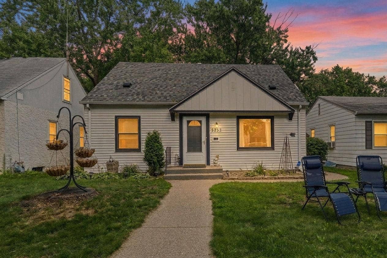 5252 Washburn Avenue N, 69, Minneapolis, MN 55430 28-web-or-mls-twillight.jpg