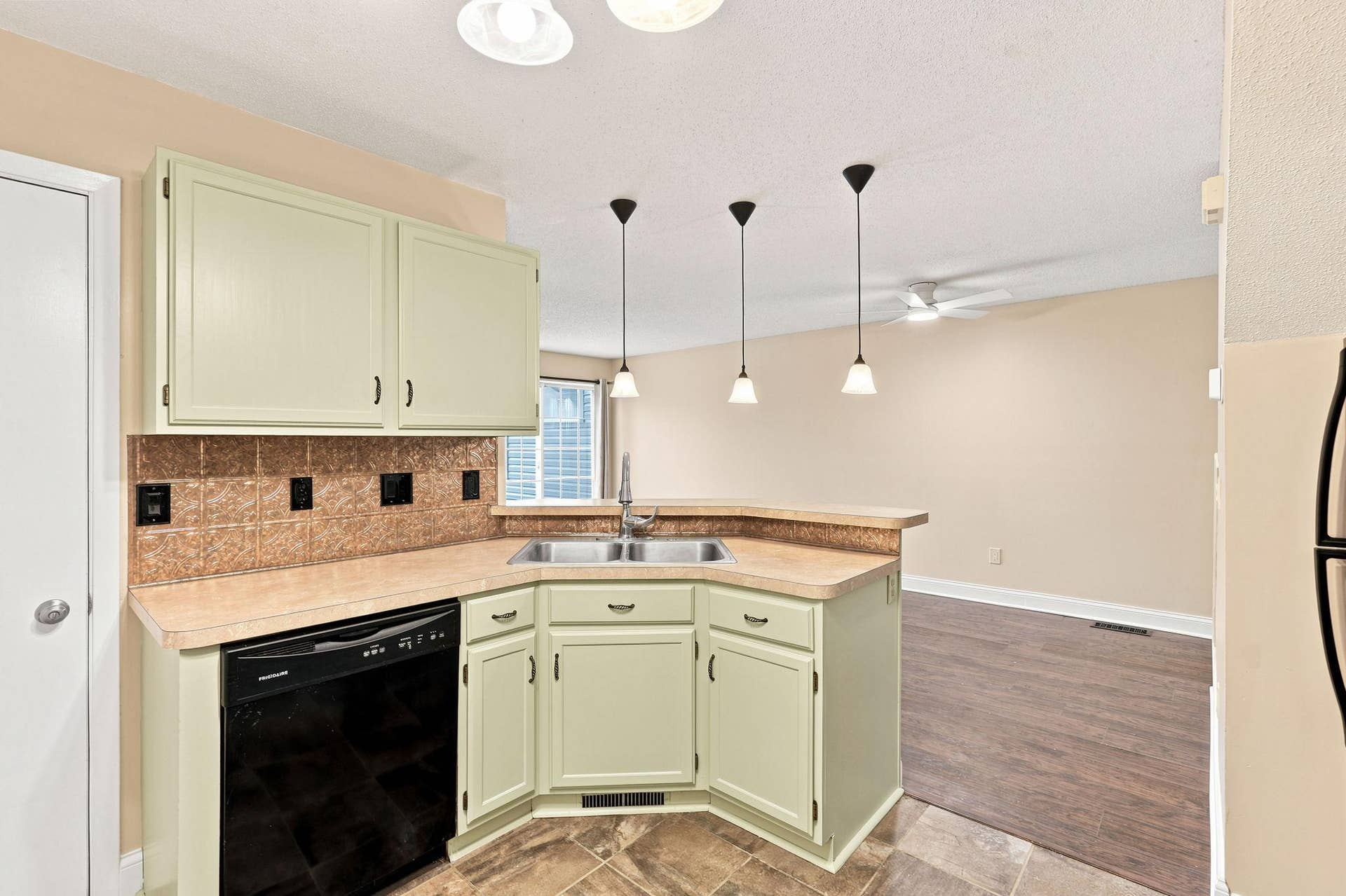 1770 Donegal Drive, #10, Woodbury, MN 55125 1770 Donegal Drive, #10, Woodbury, MN 55125