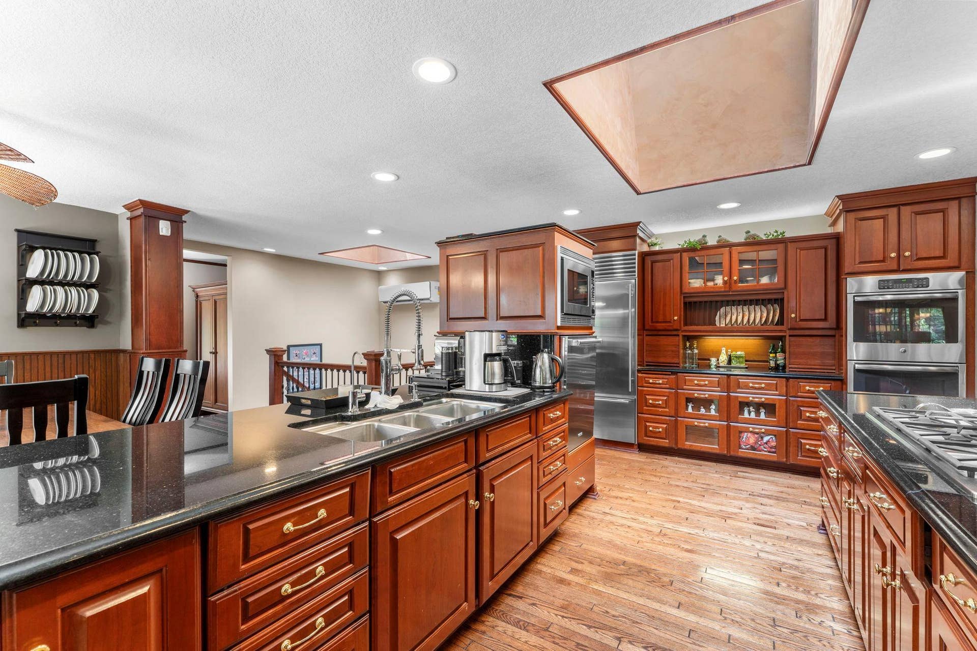 6191 Crackleberry Trail, Woodbury, MN 55129 41-web-or-mls-6191 Crackleberry Trail-208.jpg