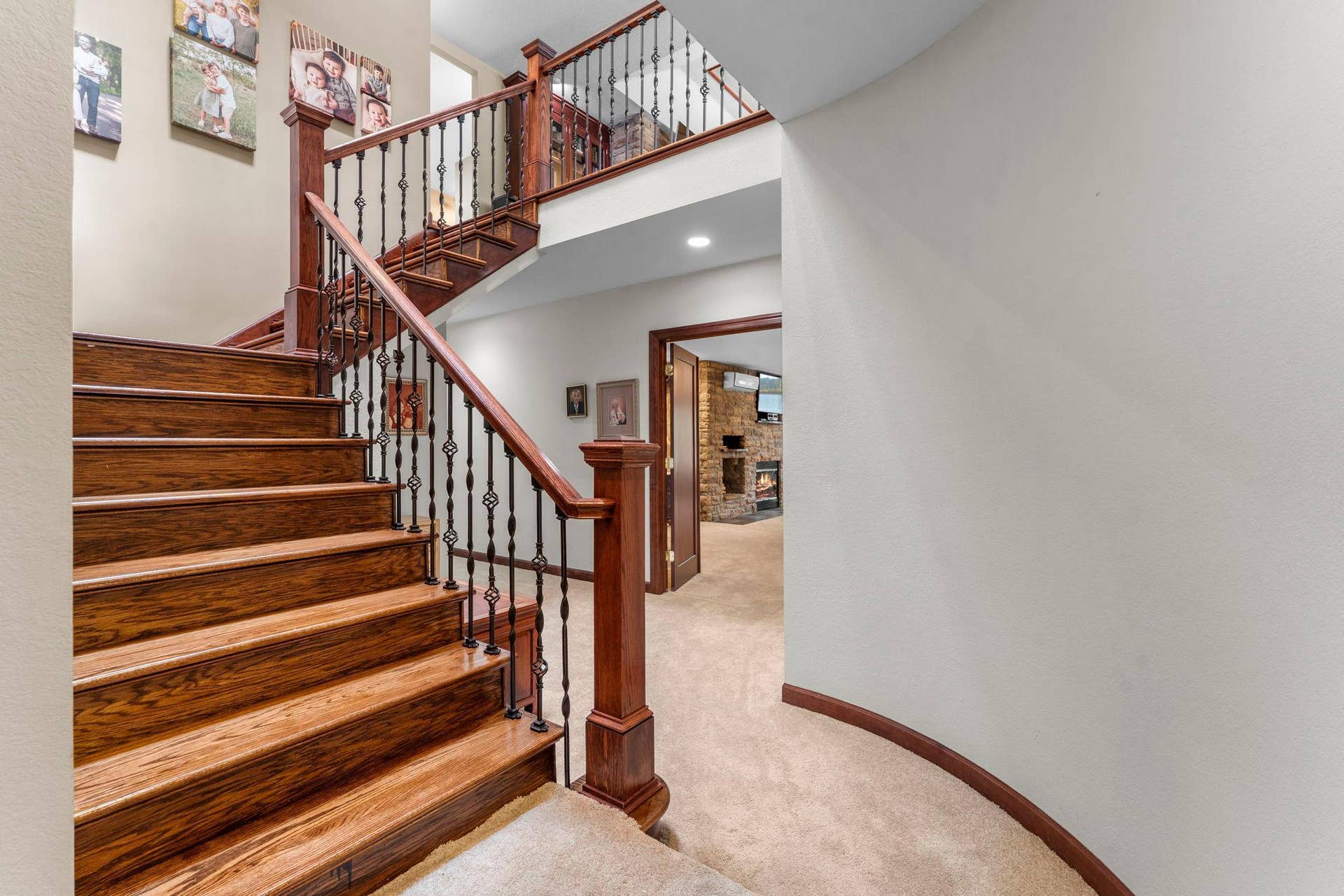 6191 Crackleberry Trail, Woodbury, MN 55129 57-web-or-mls-6191 Crackleberry Trail-3 (2).jpg