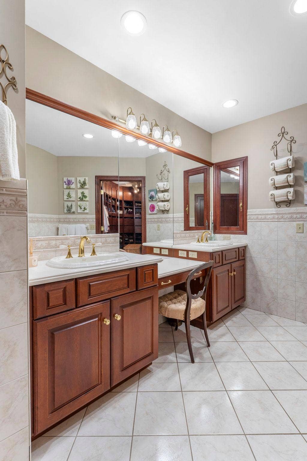 6191 Crackleberry Trail, Woodbury, MN 55129 55-web-or-mls-6191 Crackleberry Trail-33 (2).jpg