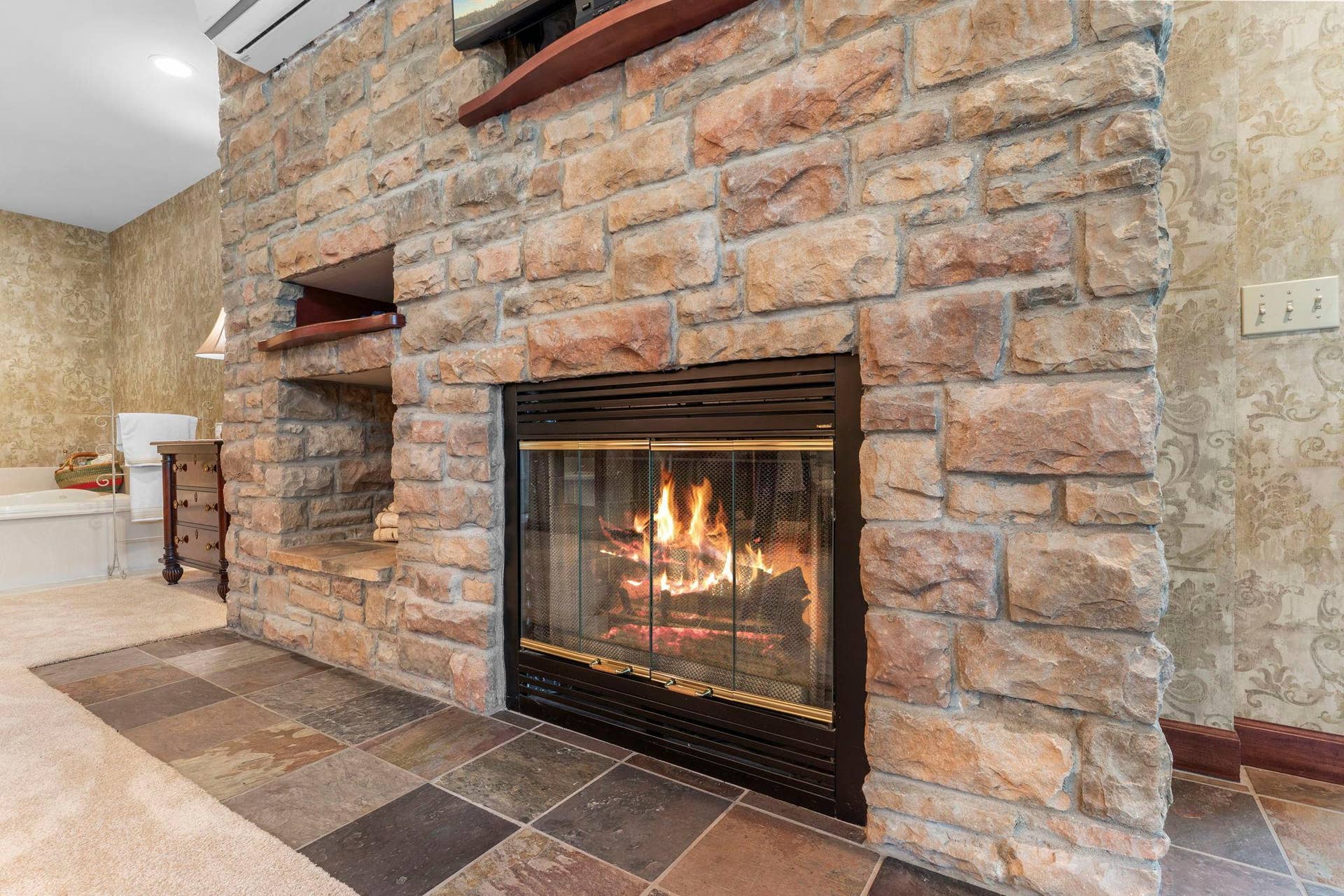 6191 Crackleberry Trail, Woodbury, MN 55129 52-web-or-mls-6191 Crackleberry Trail-18 (2).jpg