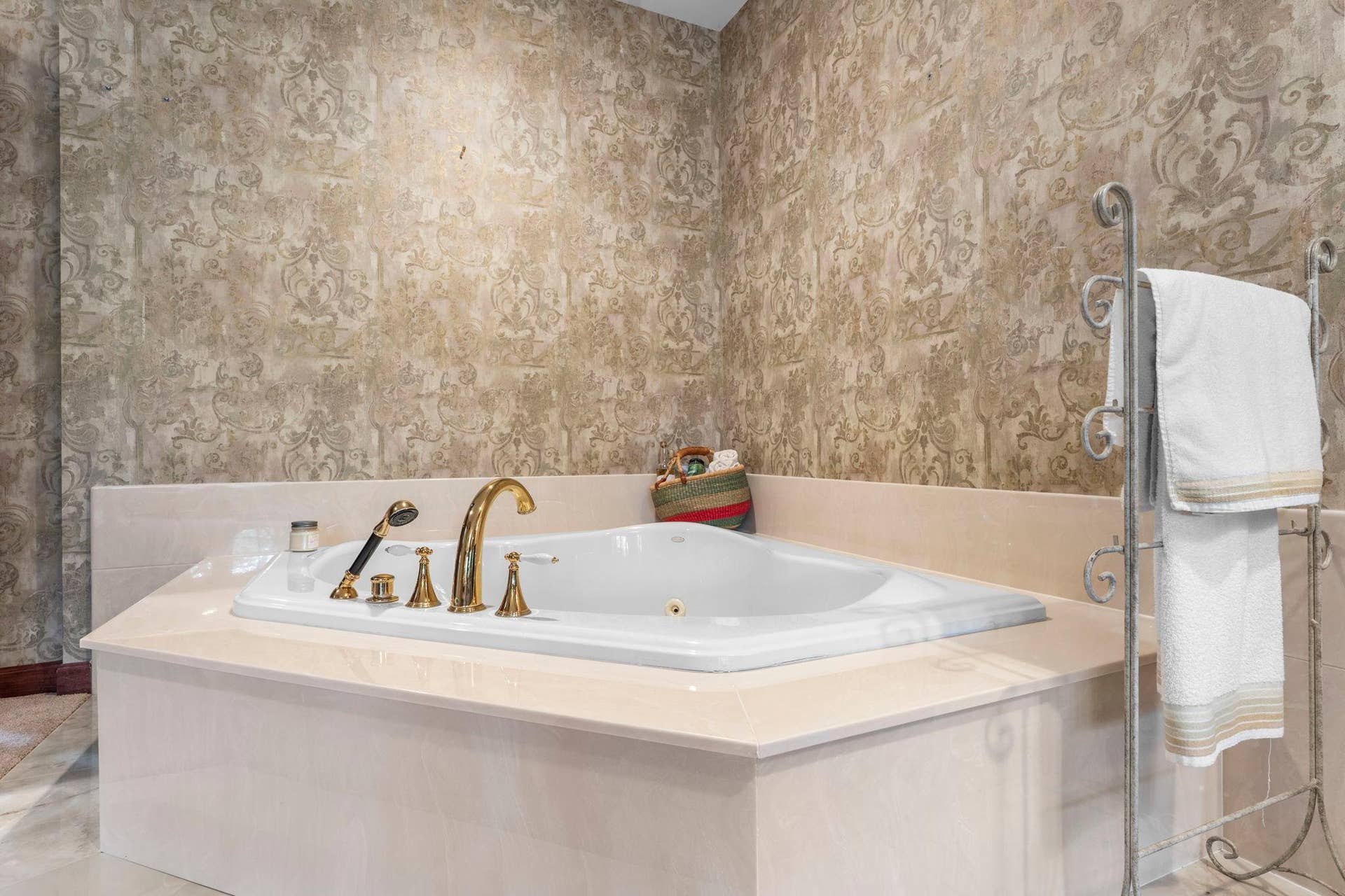 6191 Crackleberry Trail, Woodbury, MN 55129 53-web-or-mls-6191 Crackleberry Trail-23.jpg