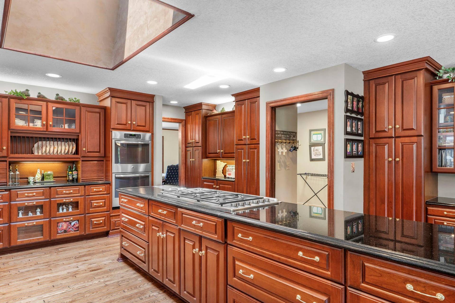6191 Crackleberry Trail, Woodbury, MN 55129 42-web-or-mls-6191 Crackleberry Trail-213.jpg