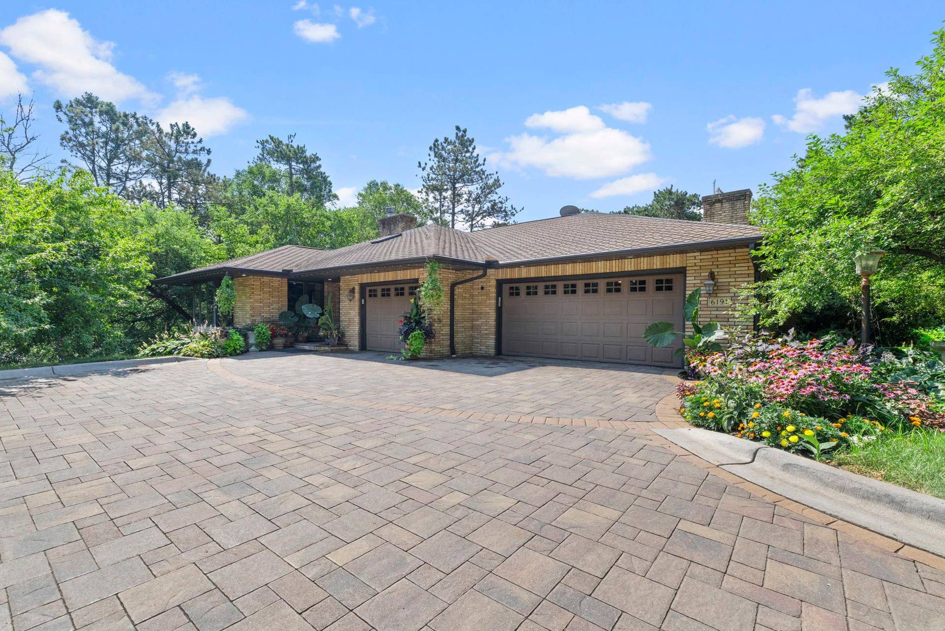 6191 Crackleberry Trail, Woodbury, MN 55129 6191 Crackleberry Trail, Woodbury, MN 55129