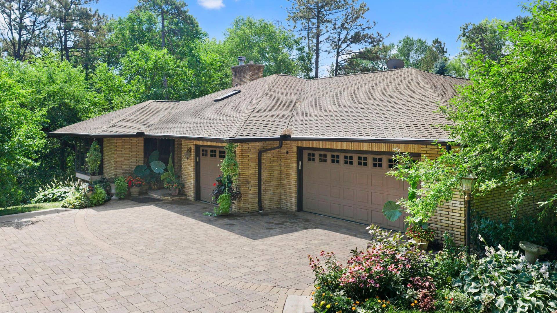 6191 Crackleberry Trail, Woodbury, MN 55129 6191 Crackleberry Trail, Woodbury, MN 55129