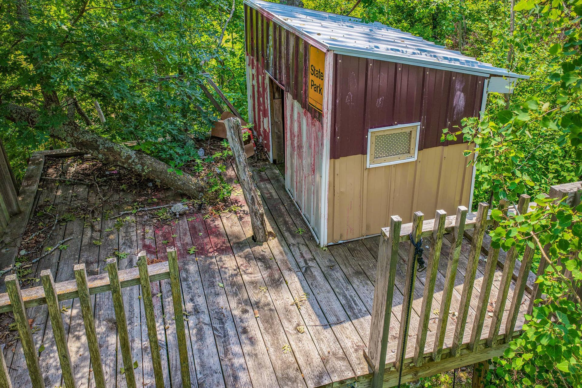 5252 Elmwood Court NE, Bemidji, MN 56601 Treehouse