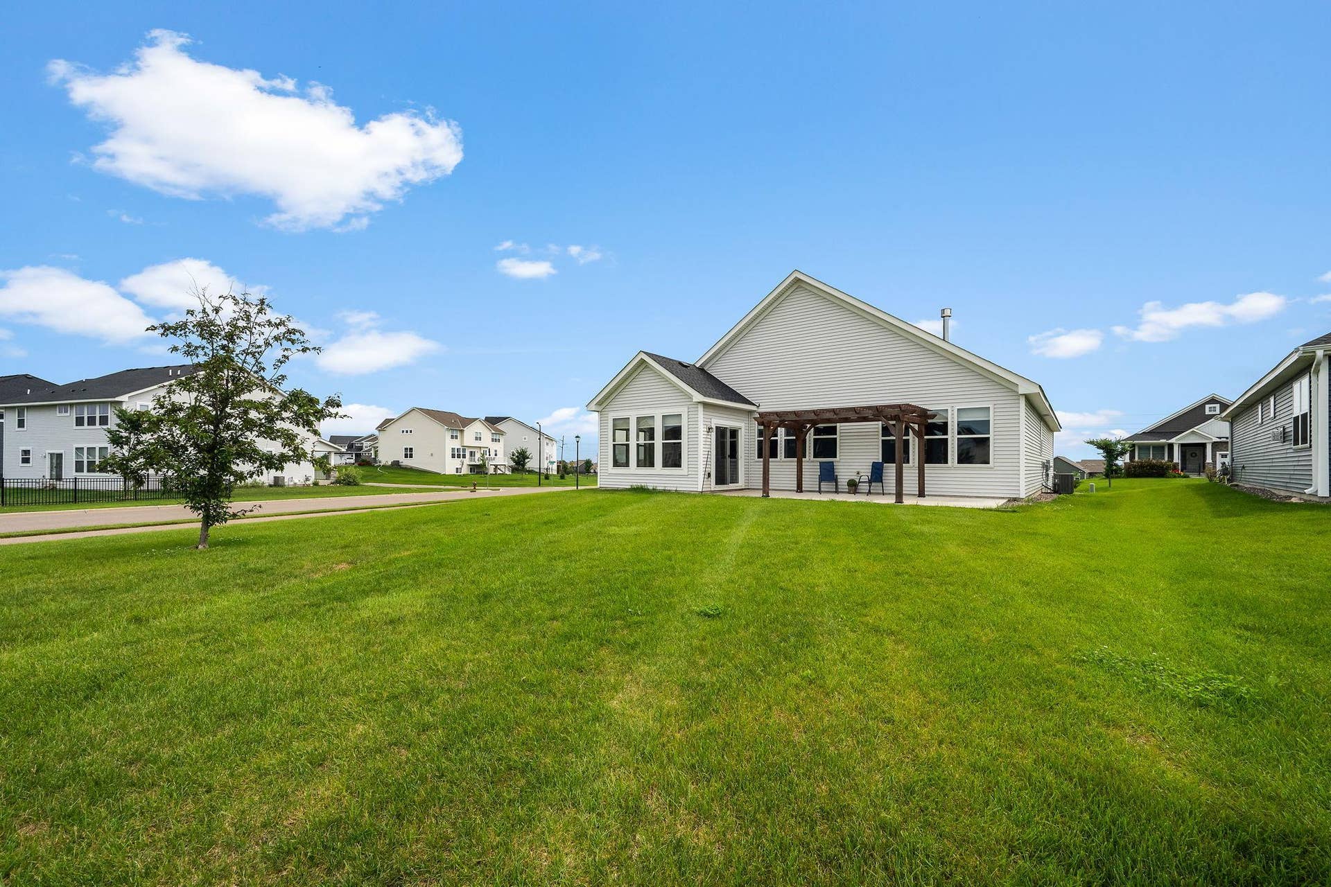 8388 Yearling Drive, Woodbury, MN 55129 8388 Yearling Drive, Woodbury, MN 55129